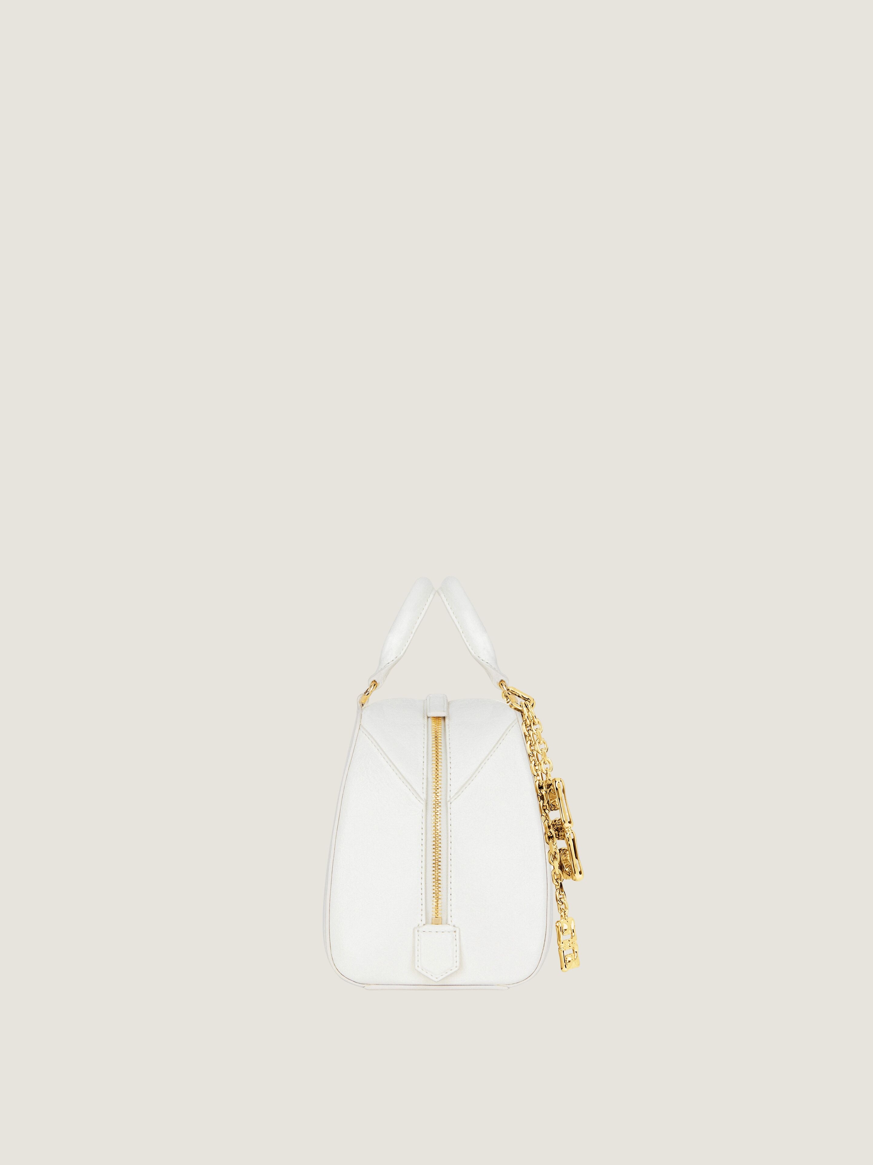 GIVENCHY(ジバンシィ)/関税送料込み Antigona Cube Nano Bag Givenchy Antigona Cube Nano leather tote bag Givenchy