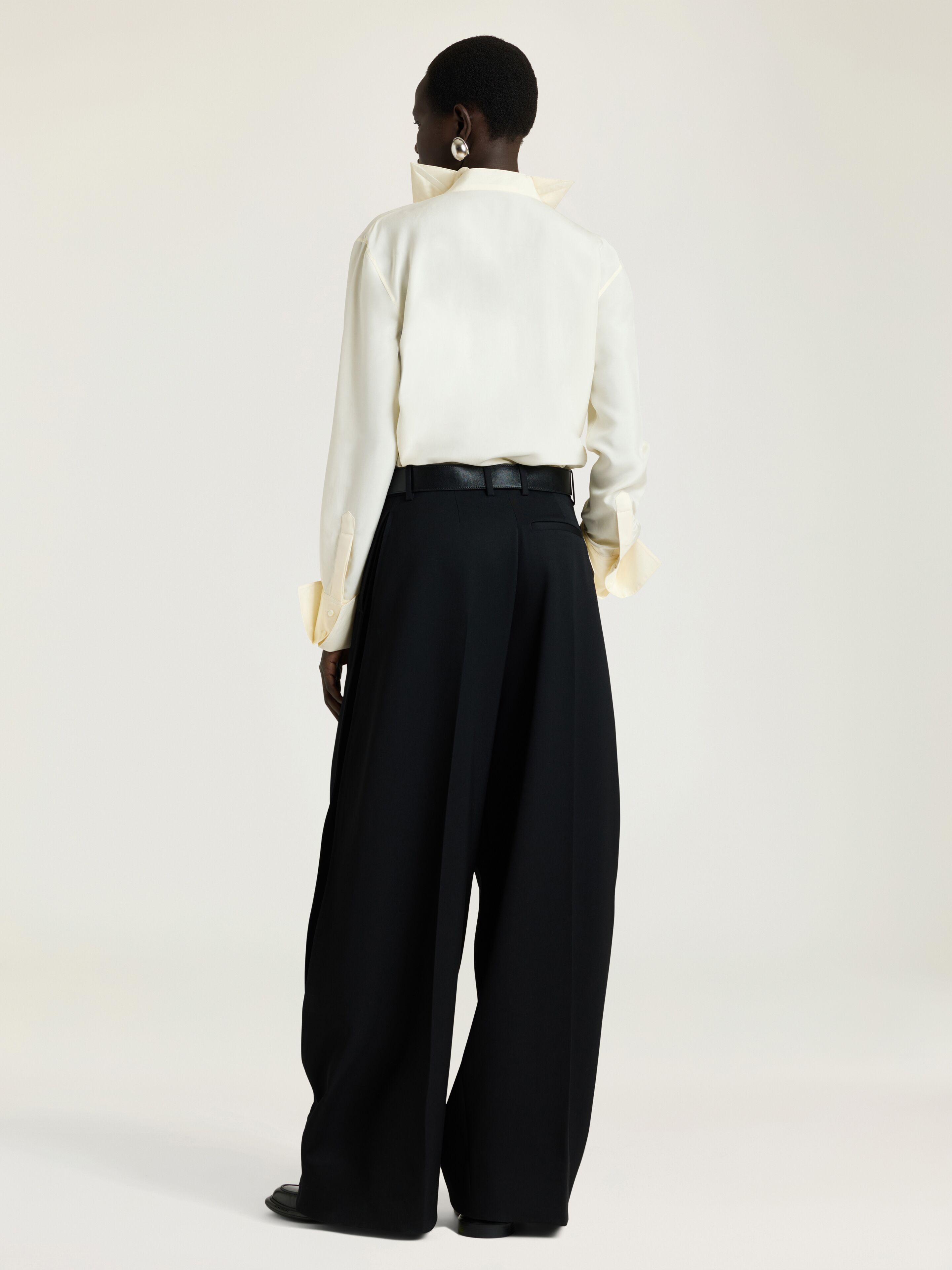Shirt in silk with deconstructed collar 2