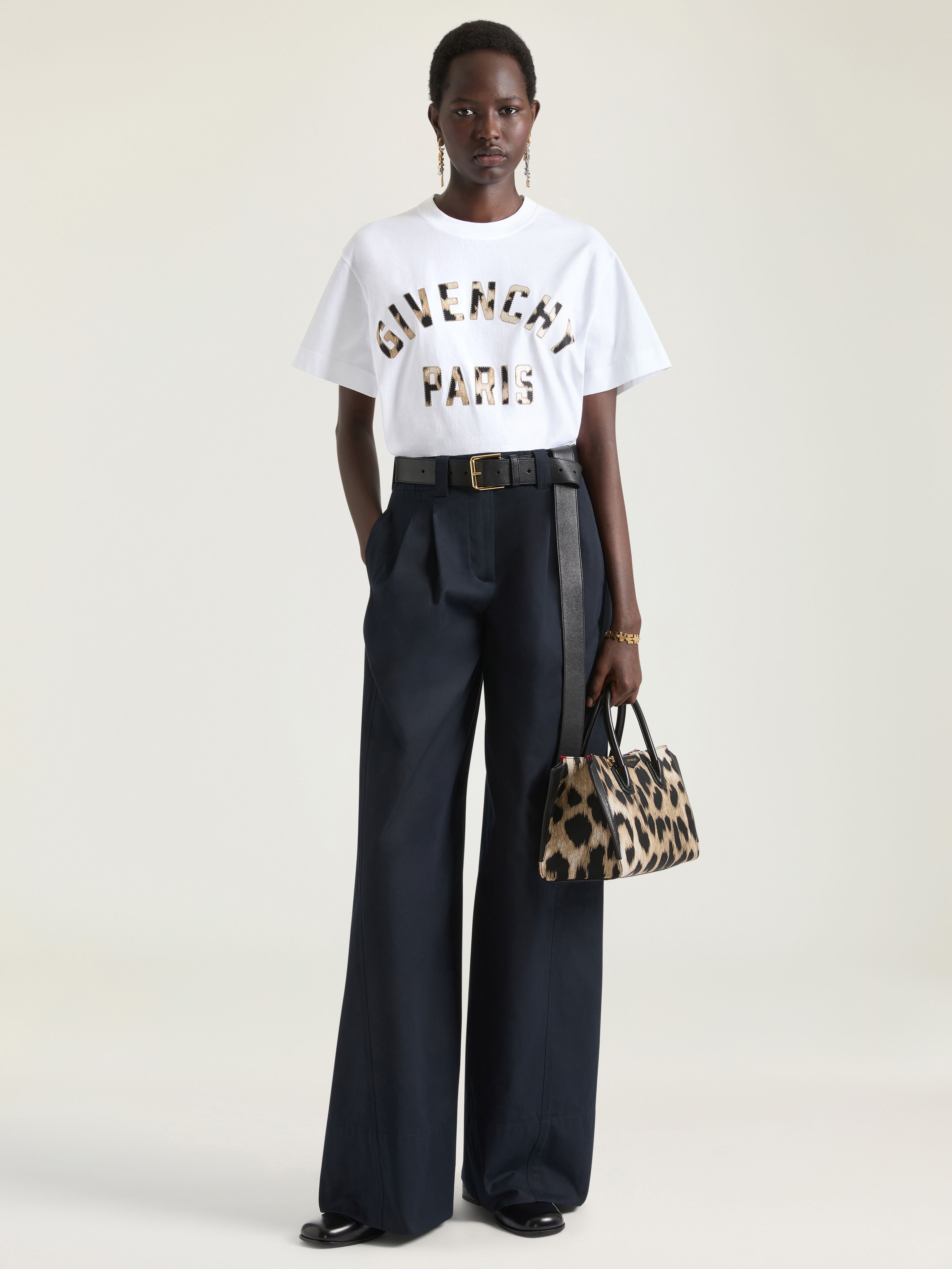 T-shirt in cotton with Givenchy Paris embroidery in - white