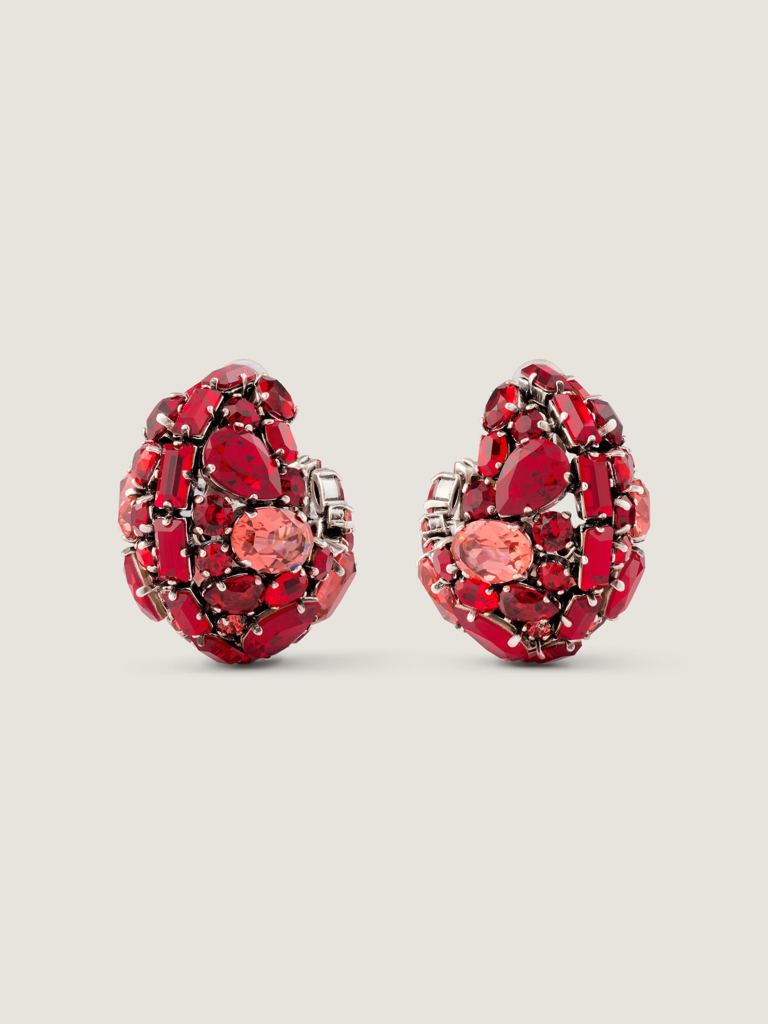 Bold Crystals clip earrings in metal and crystals