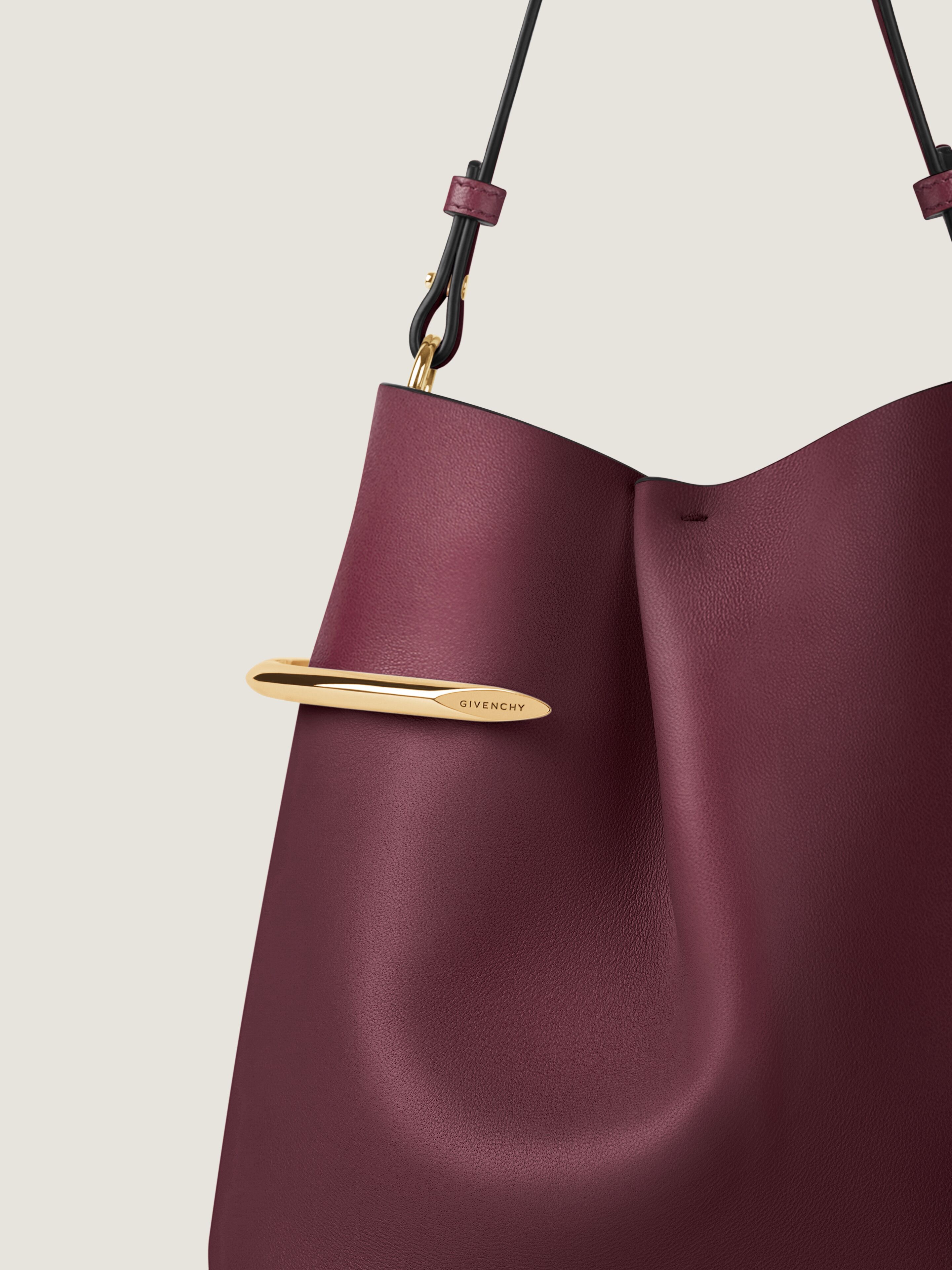 Pinch Me pouch in nappa leather in - aubergine - BB516JB2E5-542