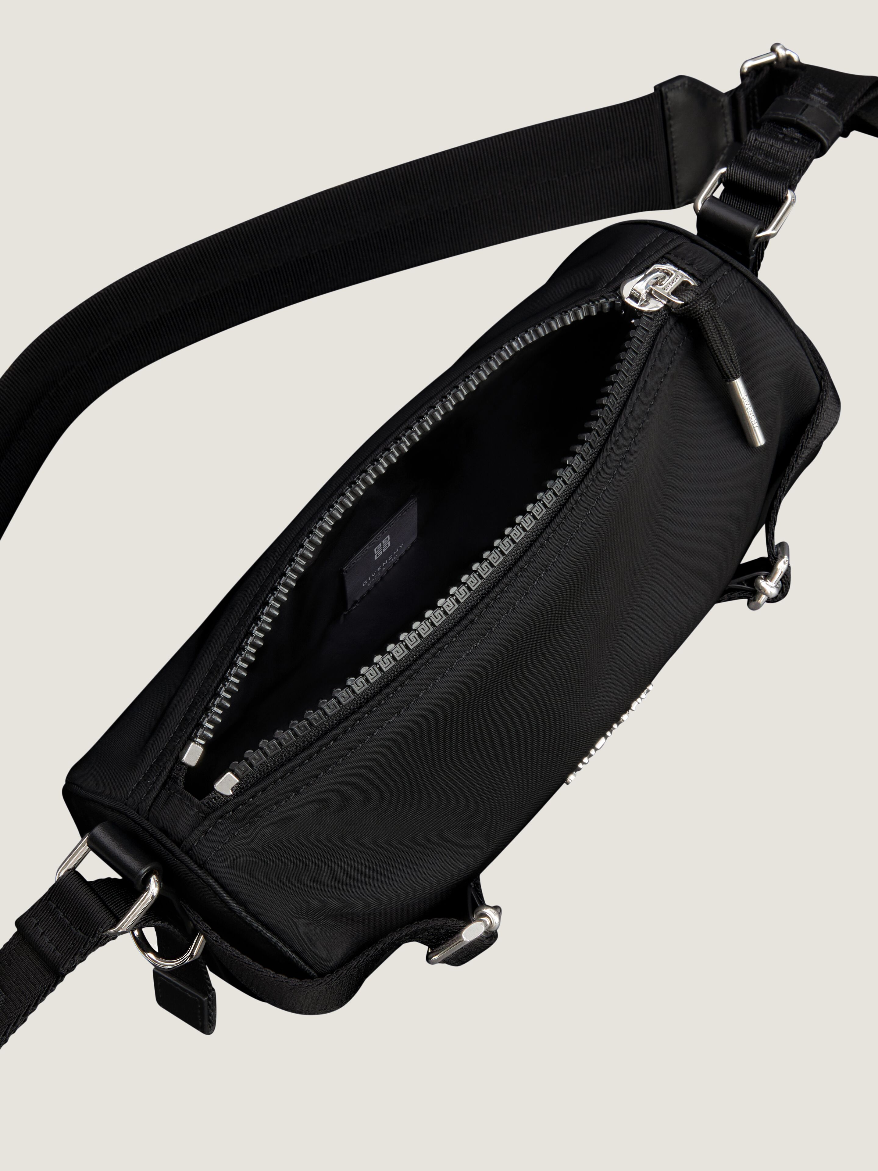 【SALE】ヴォワイユー ローラーバッグ ナイロン ヴォワイユー ローラーバッグ ナイロン - ブラック | GIVENCHY JP