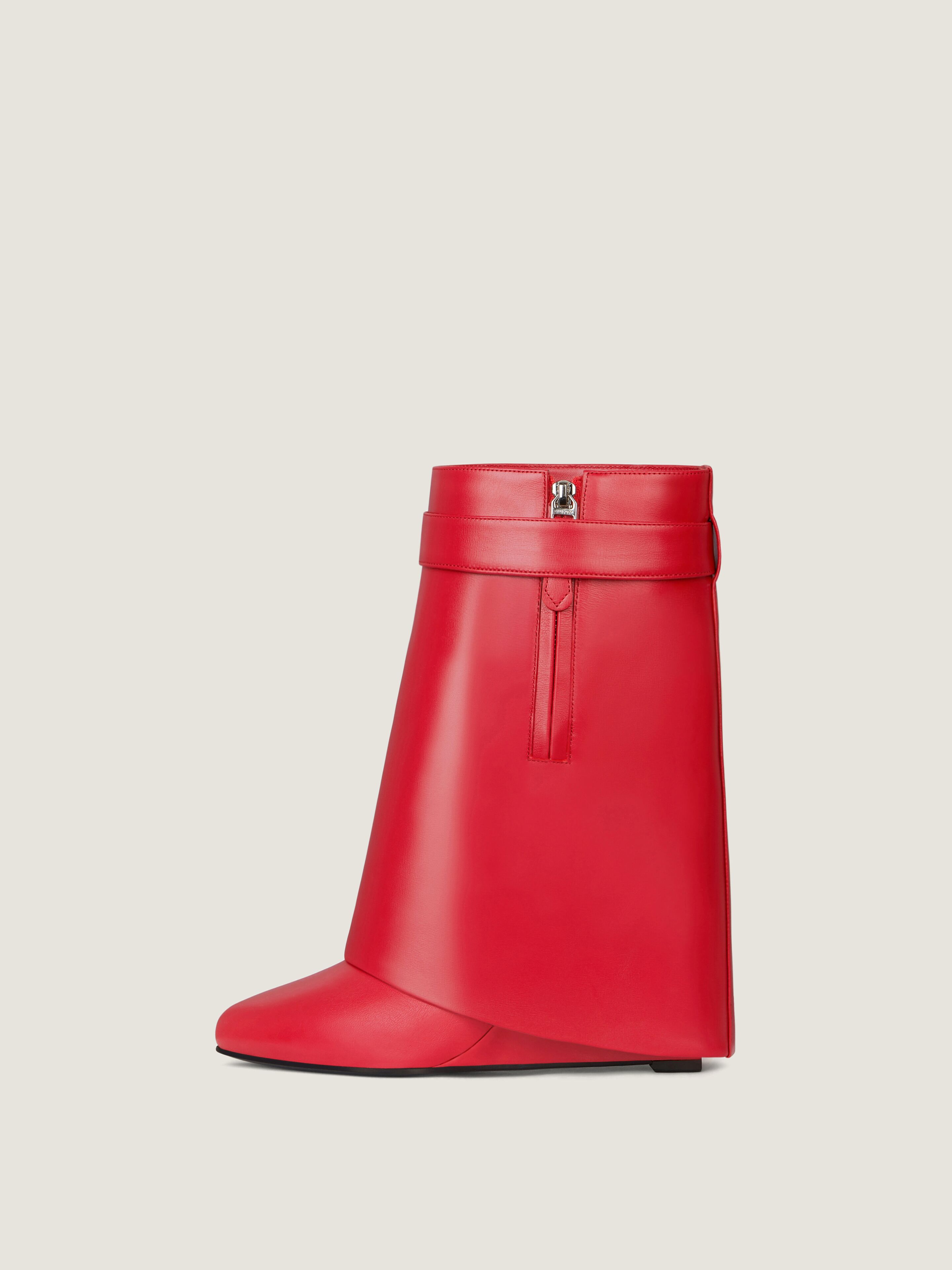 Shark Lock ankle boots in leather in - red | Givenchy US