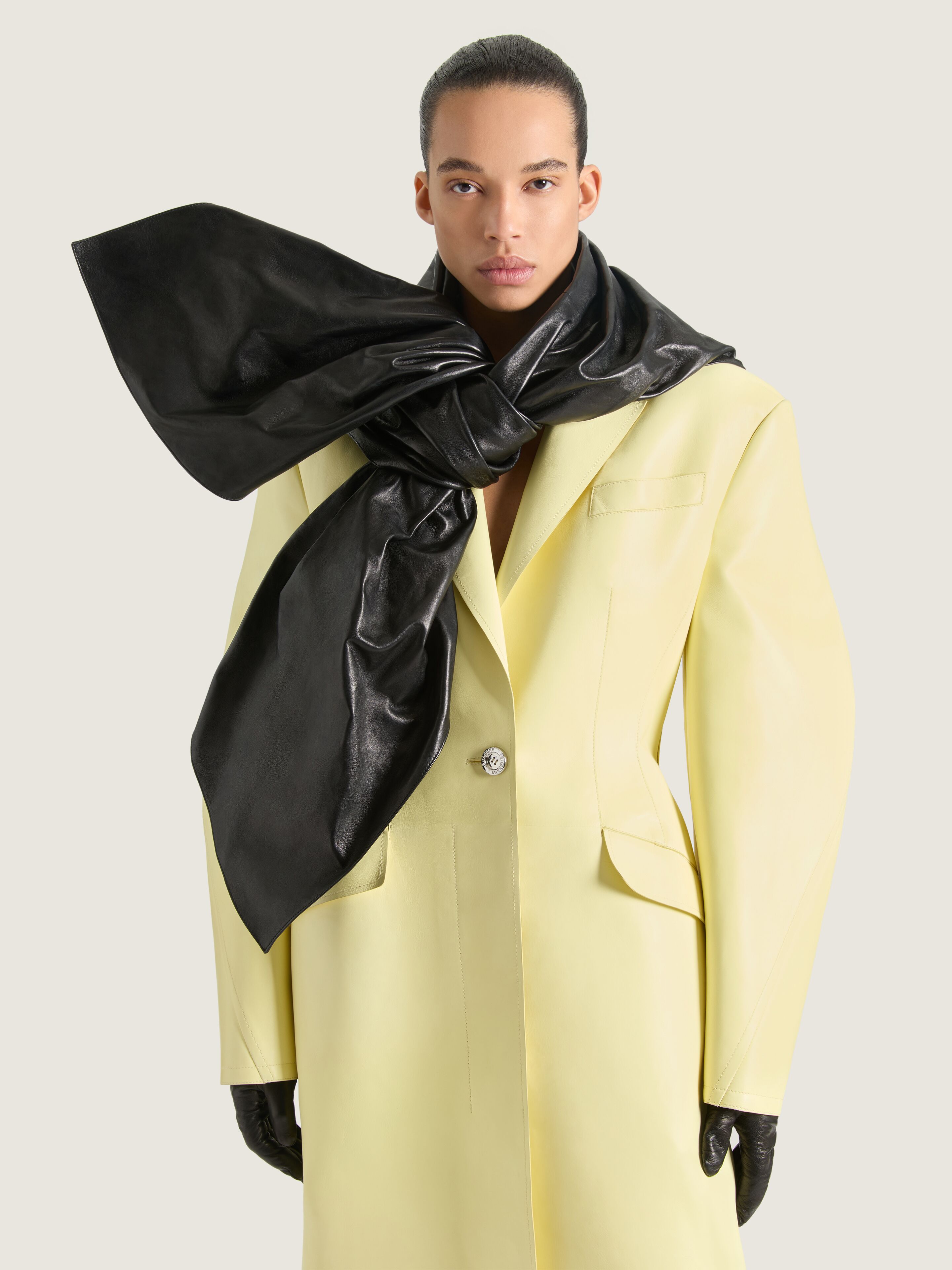 Cocoon fitted coat in leather | Givenchy US | Givenchy