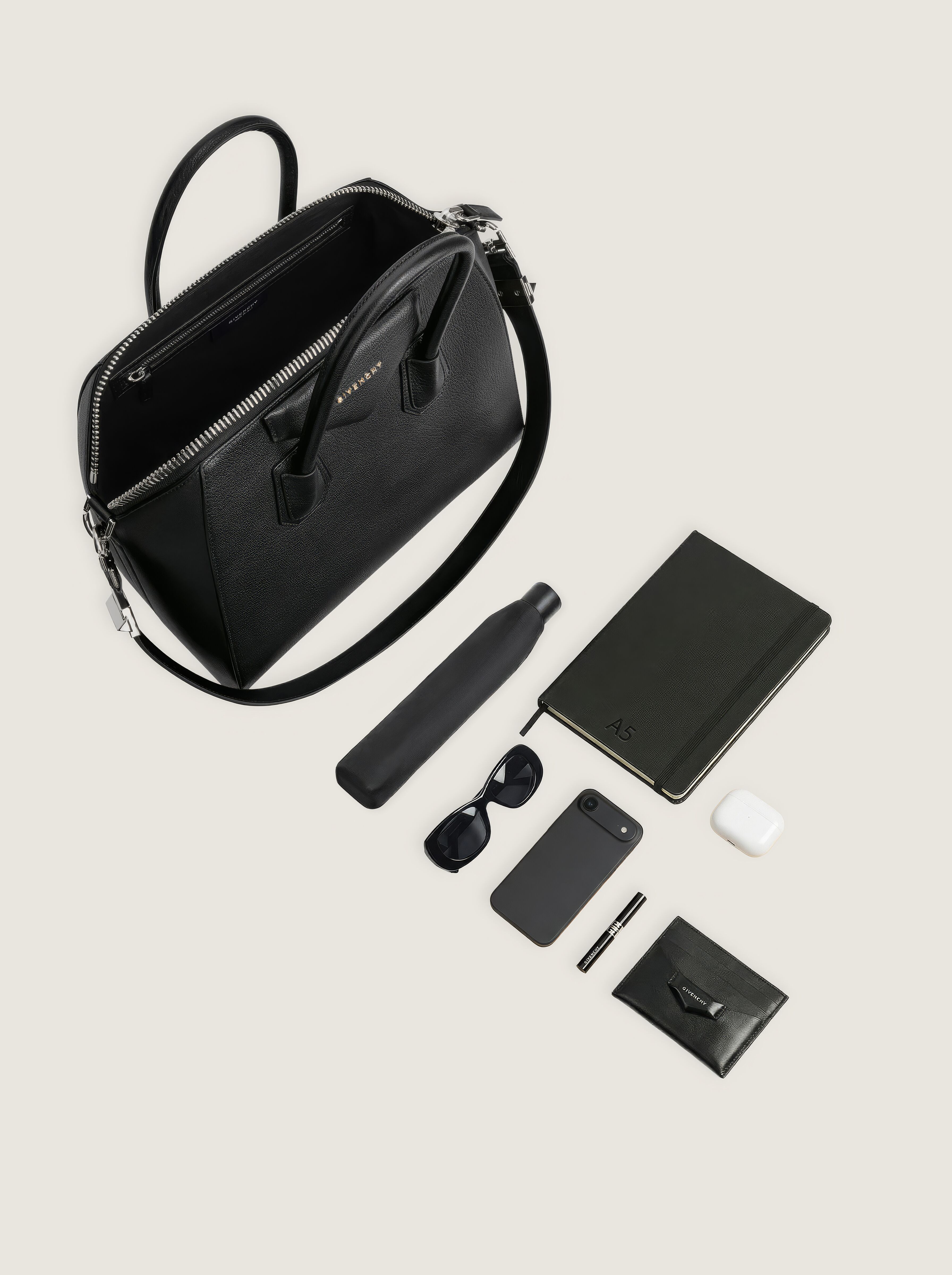 Medium Antigona bag in grained leather in - black - BB05118012-001