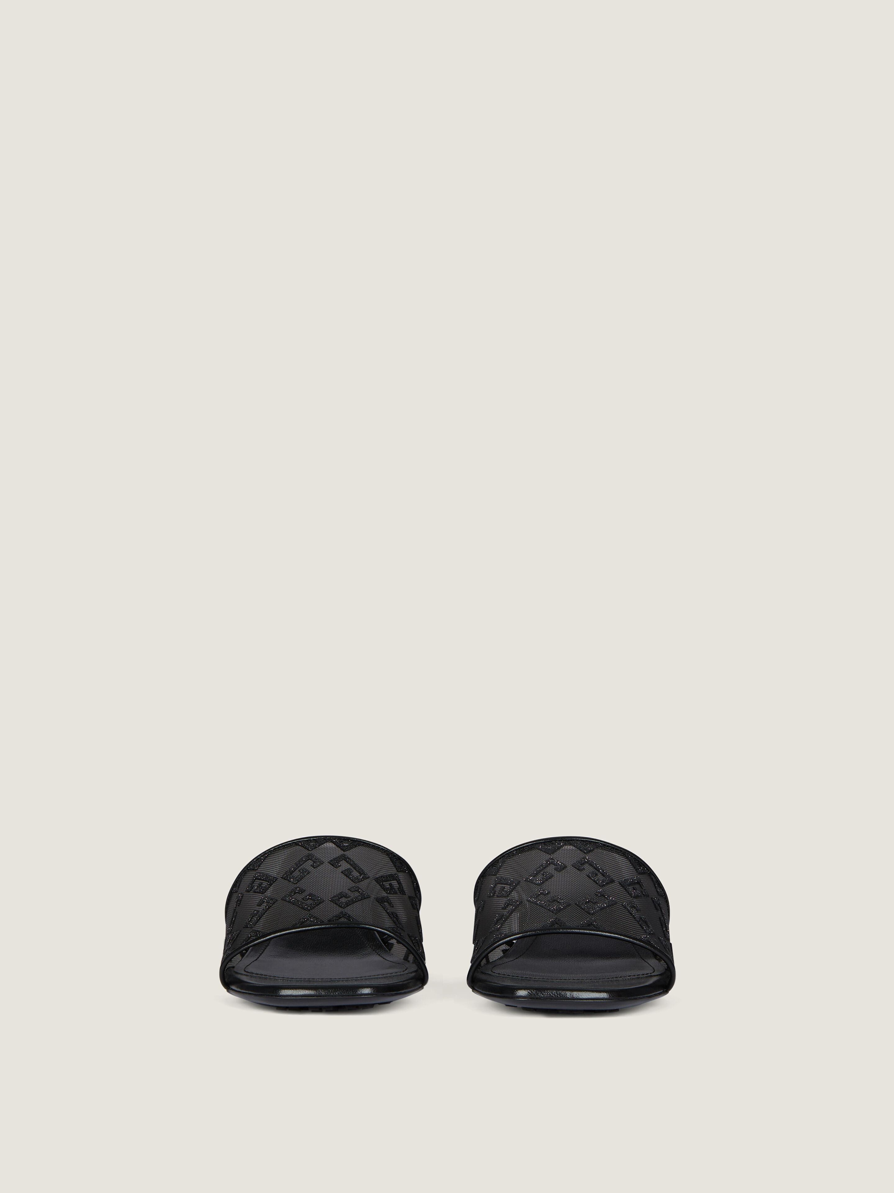 【GIVENCHY】 G Cube レザーミュール BE3082E1Q4001 G Cube heeled mules in leather in - black | Givenchy DE