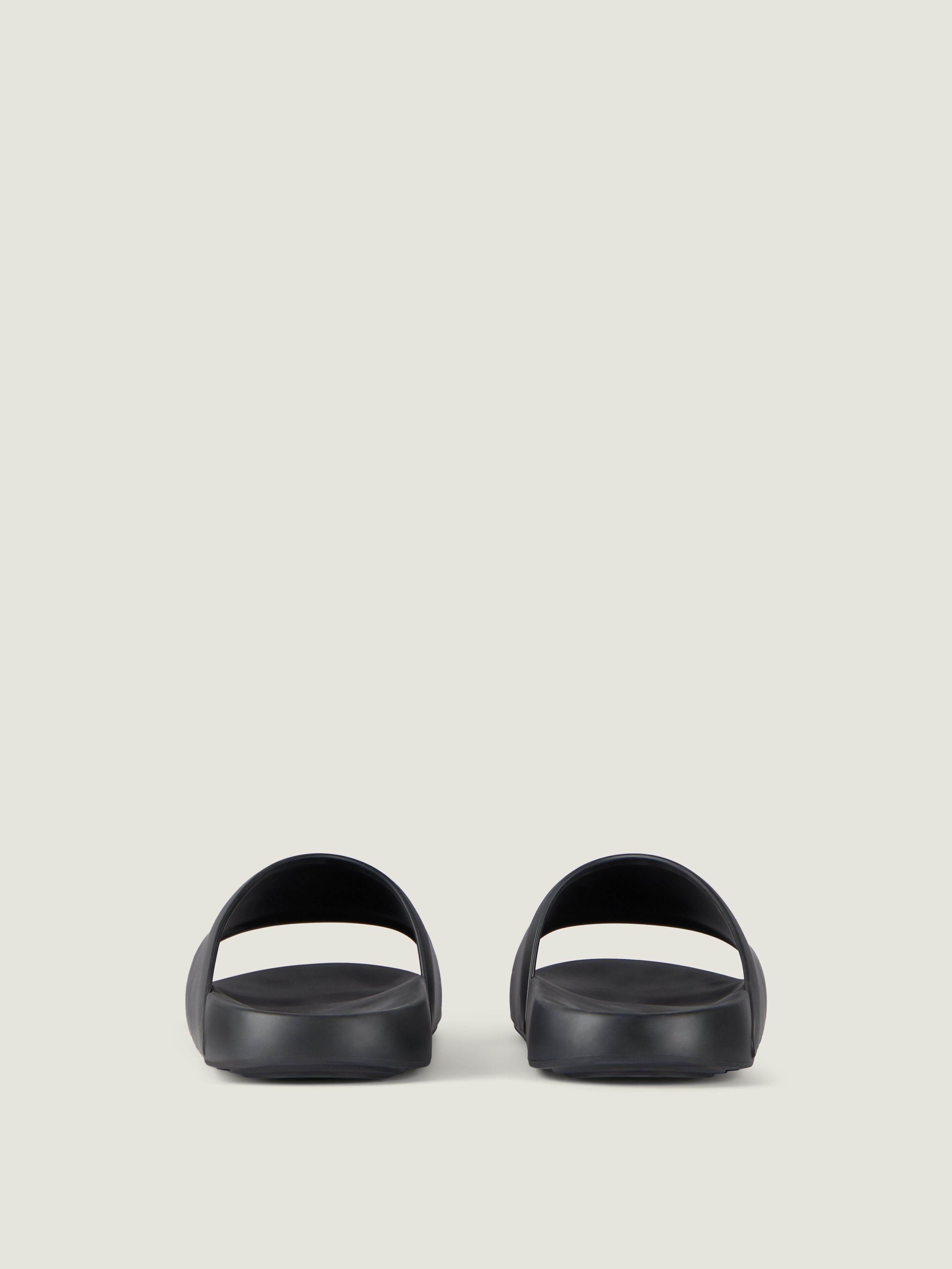 Givenchy ブラック ミュール　36ハーフ Label Slide mules in rubber in - black - BH302MH1XL-001 | Givenchy US