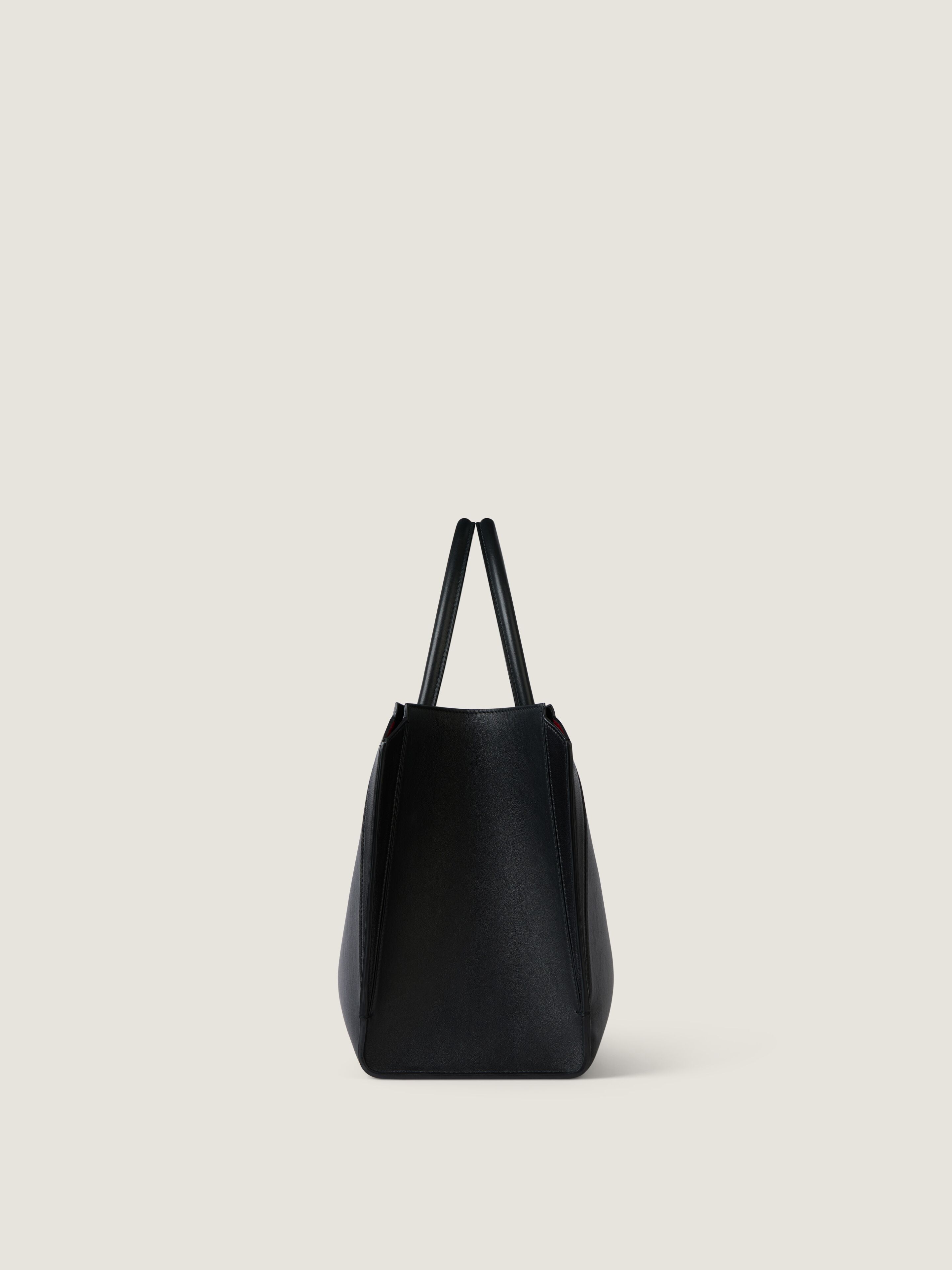 Medium Antigona Catchall bag in shiny grained leather in - black