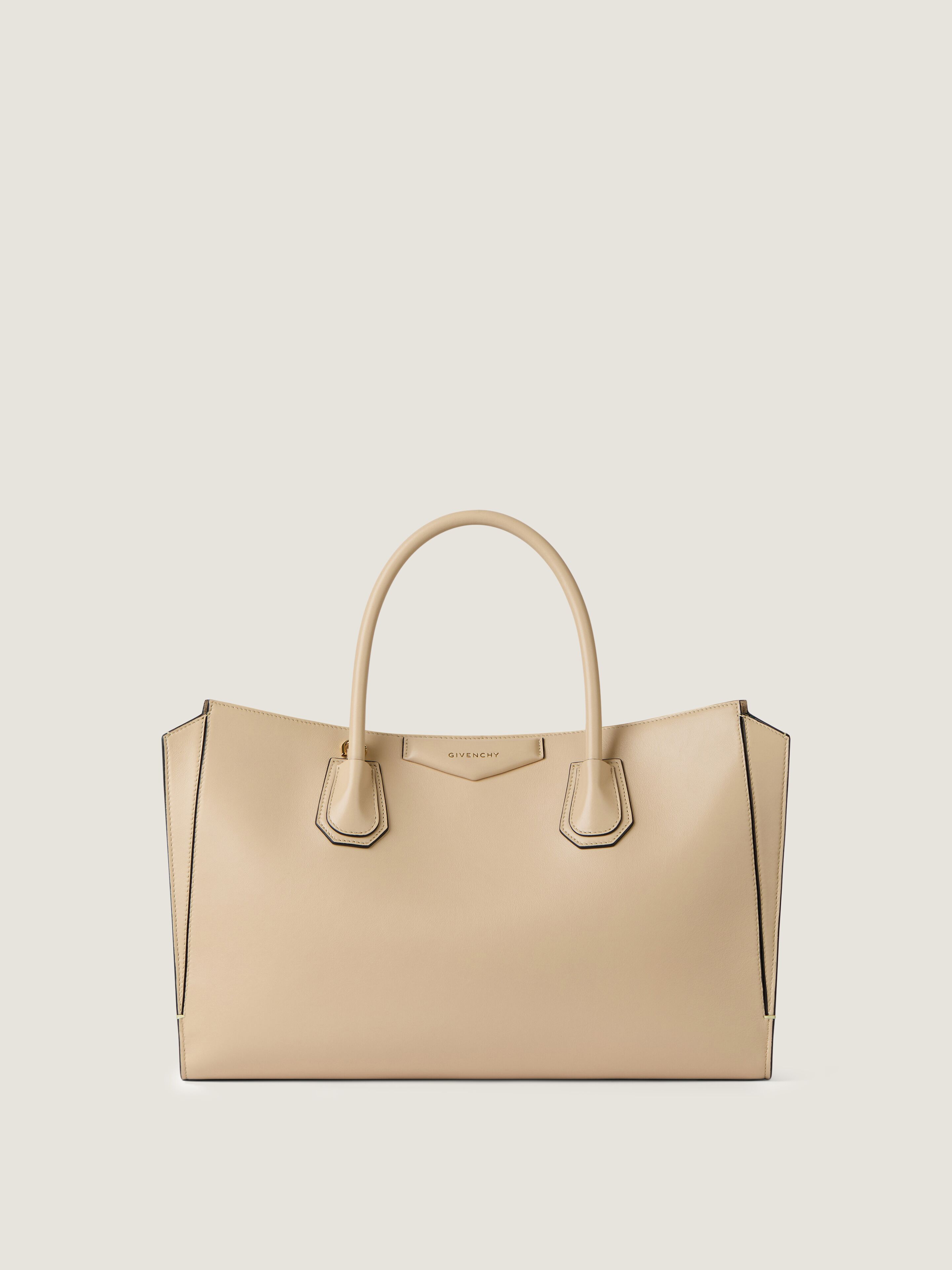 Medium Antigona Catchall bag in shiny grained leather | Givenchy