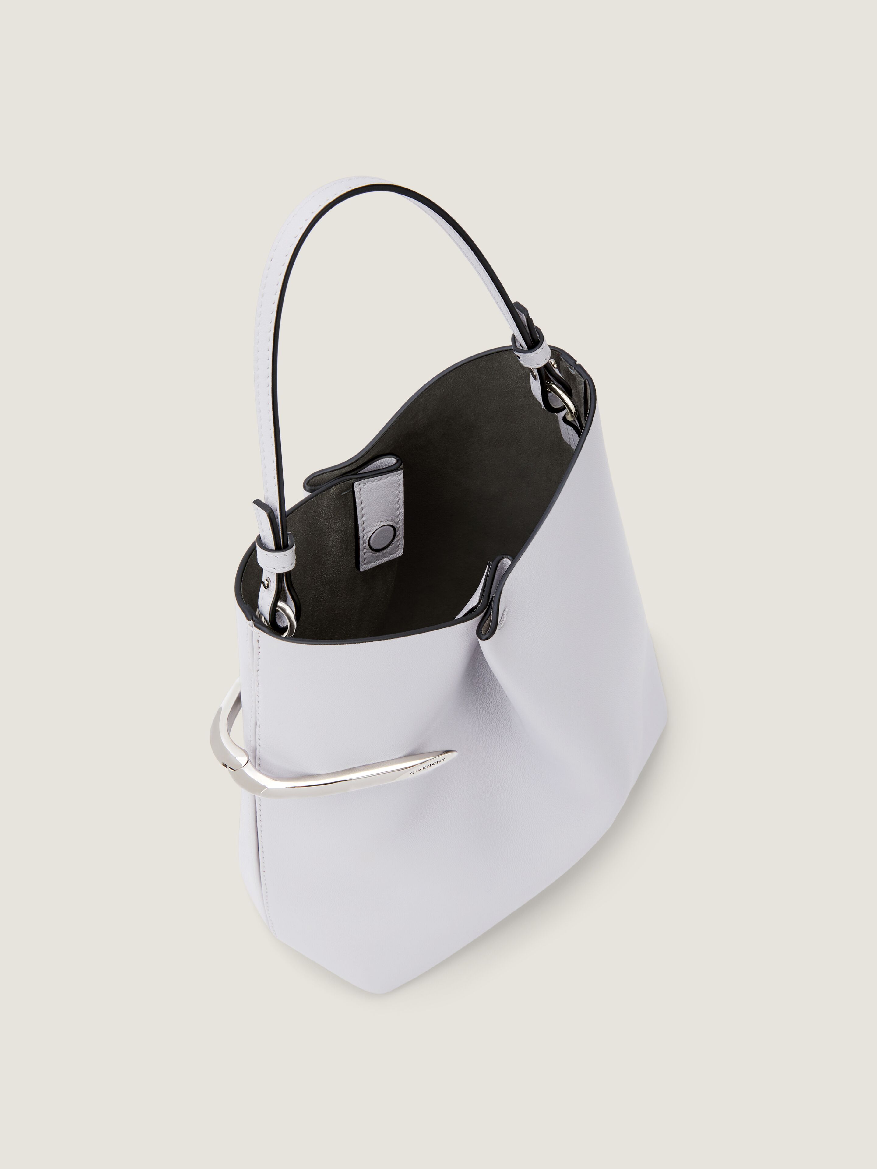 Pinch Me pouch in nappa leather in - cloud grey - BB516JB2EK-057