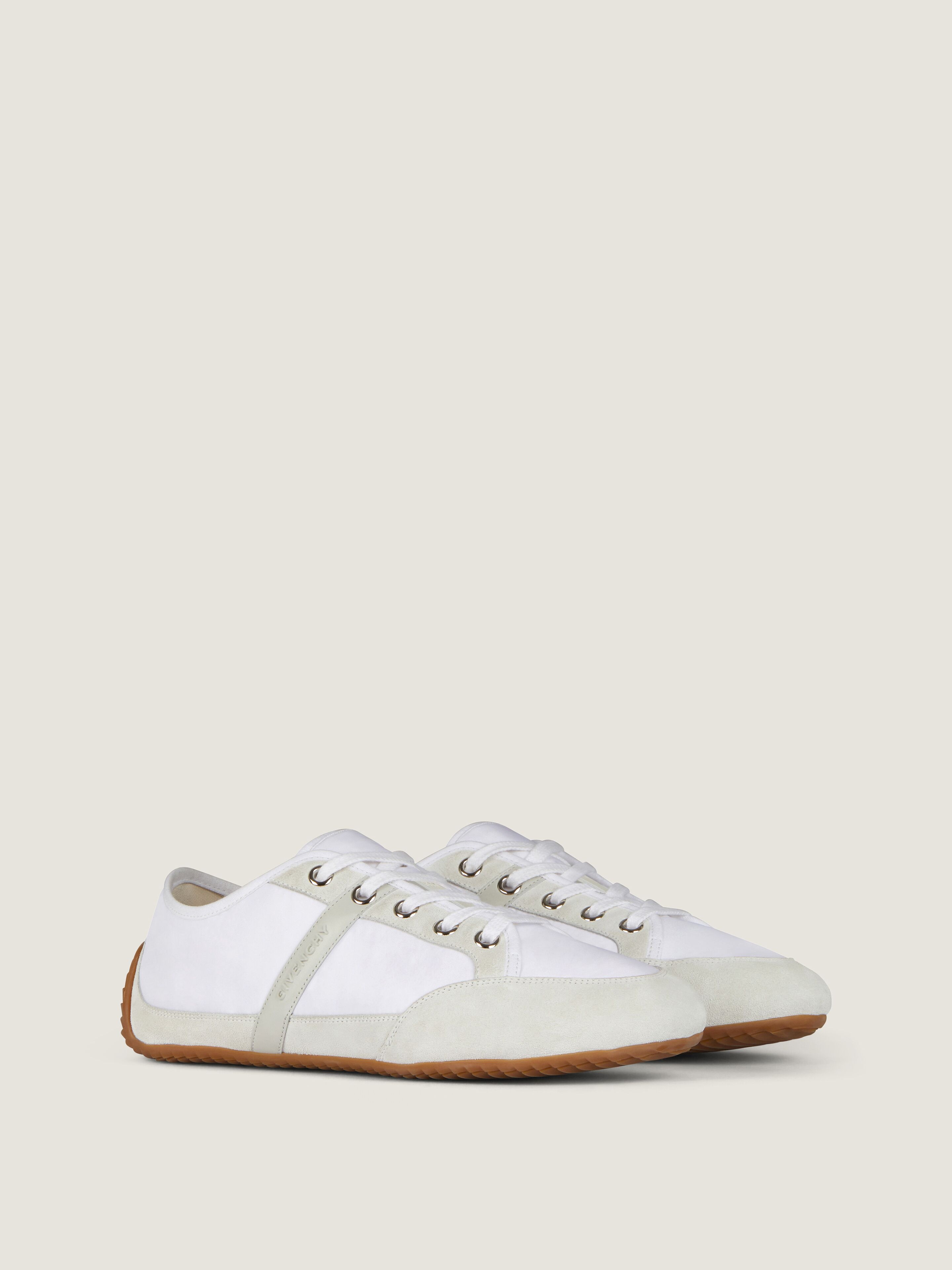スニーカー GIVENCHY WHITE SILM SNEAKERS IN NYLON AND SUEDE Givenchy Men's Slim Nylon and Suede Low-Top Sneakers