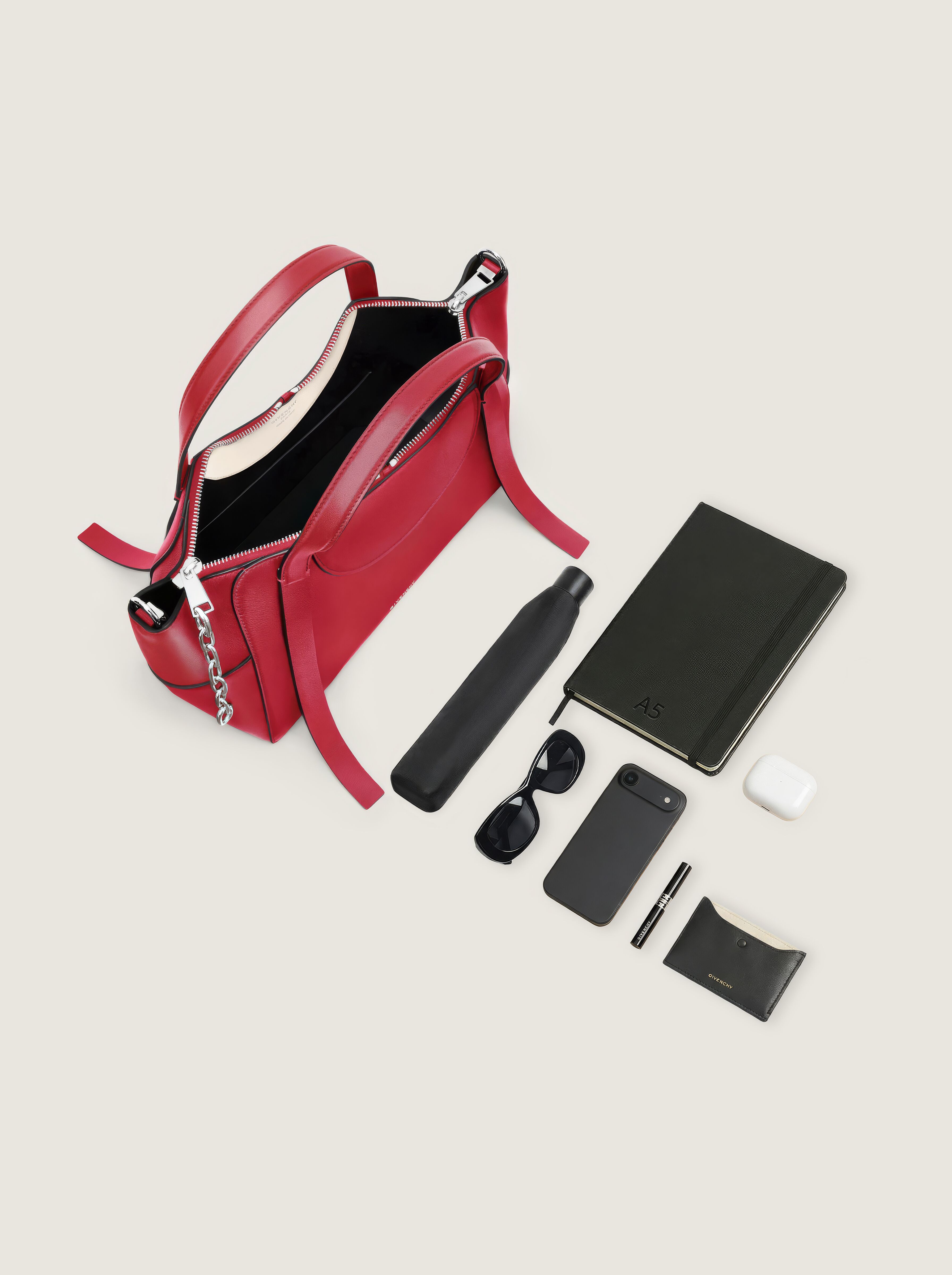 Medium The Snatch bag in grained leather - equestrian red in
