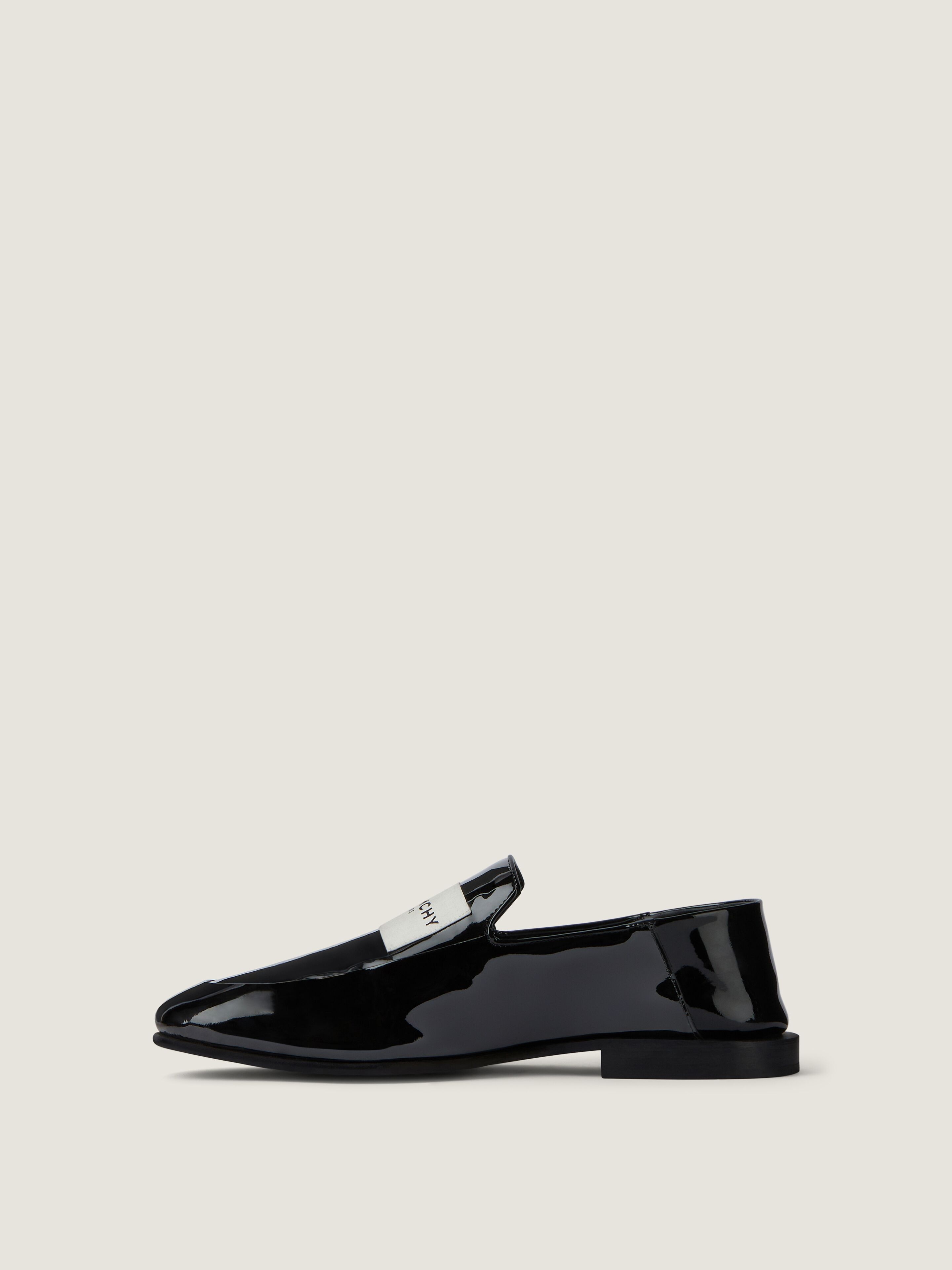 Label loafers in patent leather in - black - BE2028E2FS-001