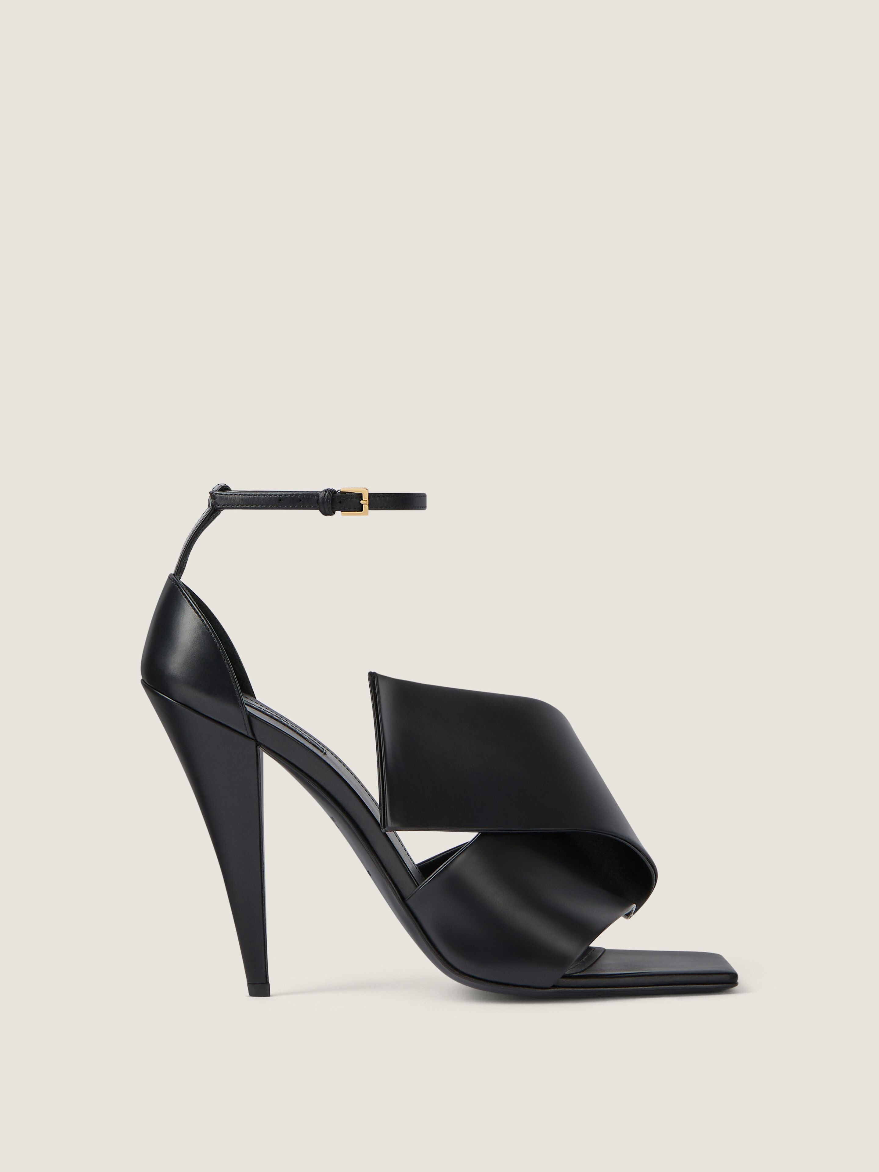 Sliced Square heeled sandals in leather in - black - BE30A6E1J7