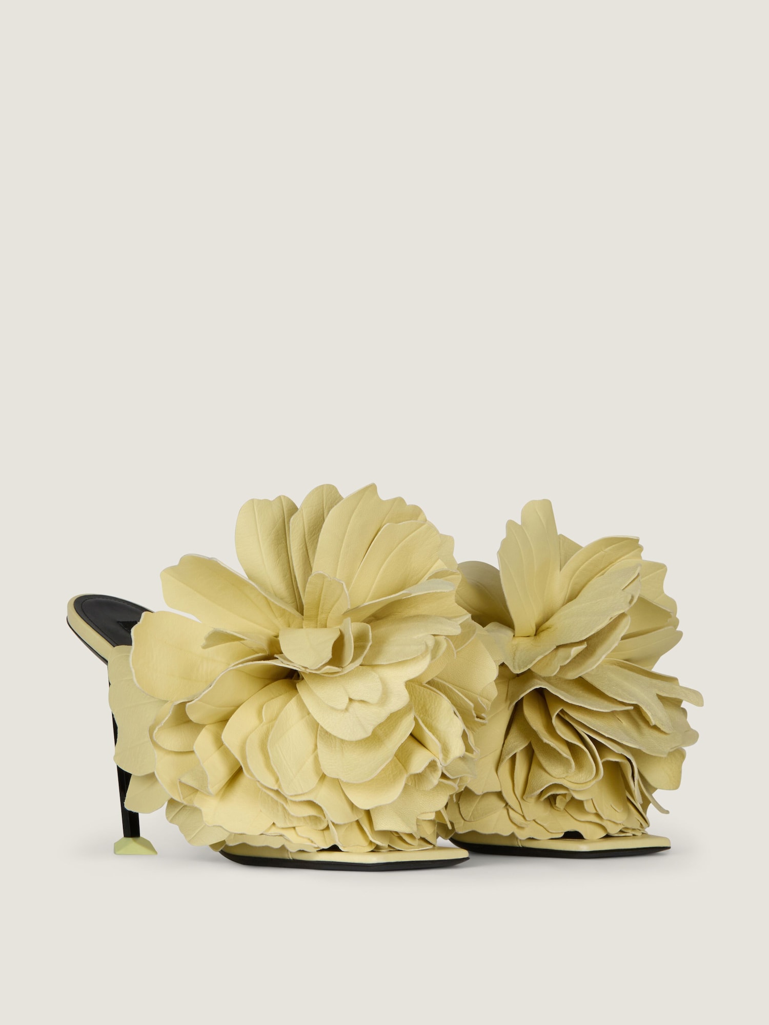 Boudoir heeled mules in leather with rose petals
