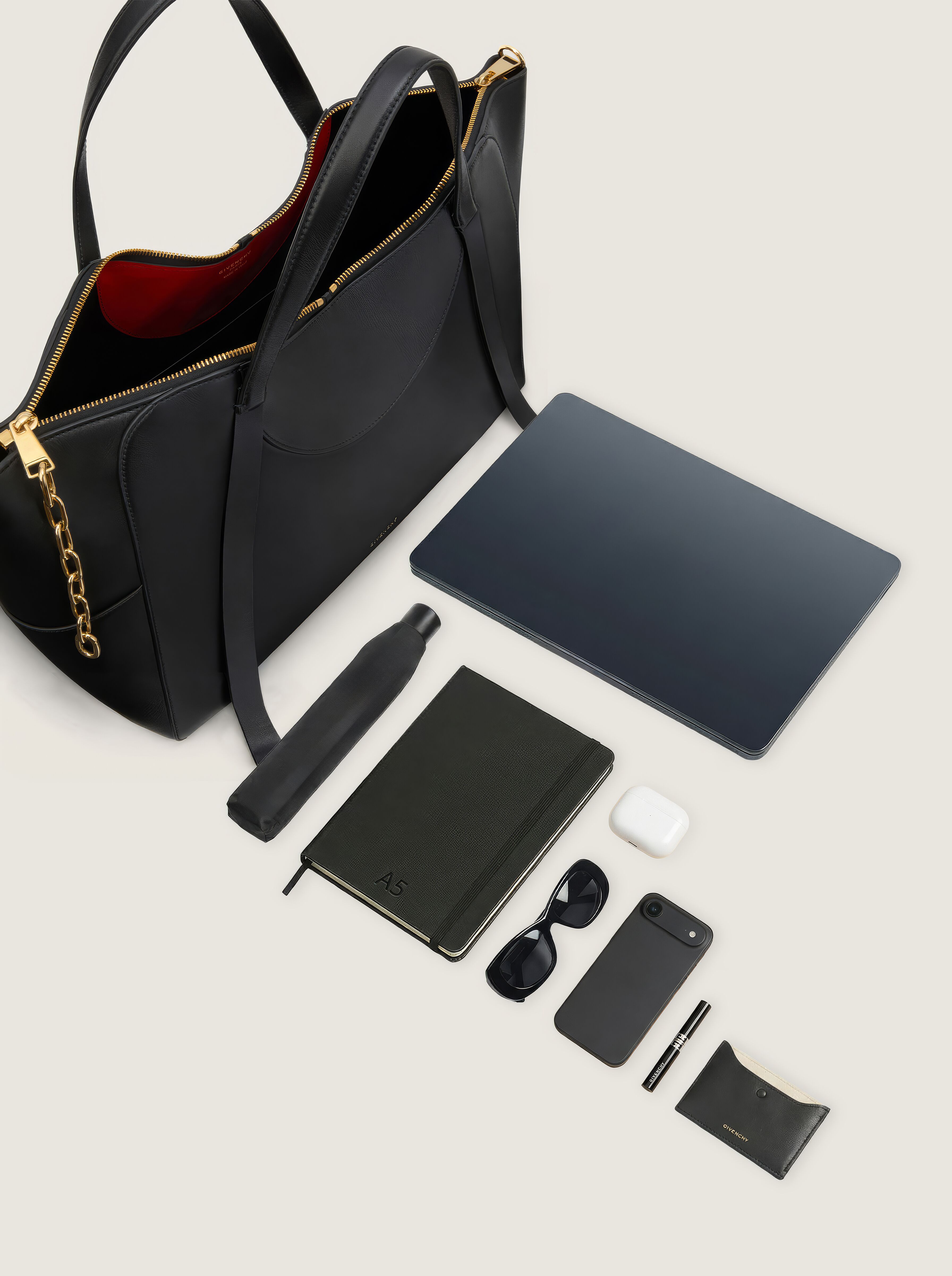 Large The Snatch bag in grained leather in - black - BB5164B2DK