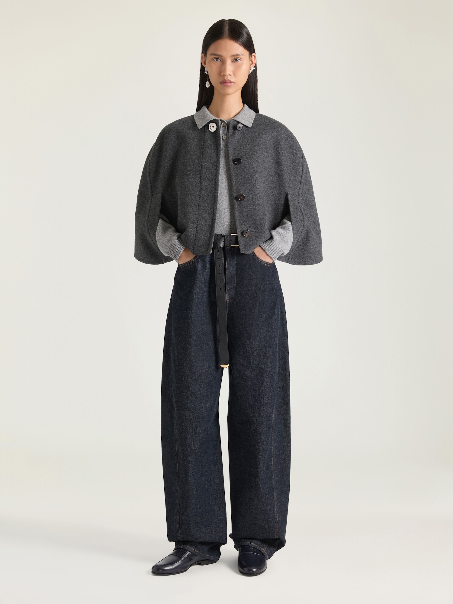 Cropped cape in wool and cashmere