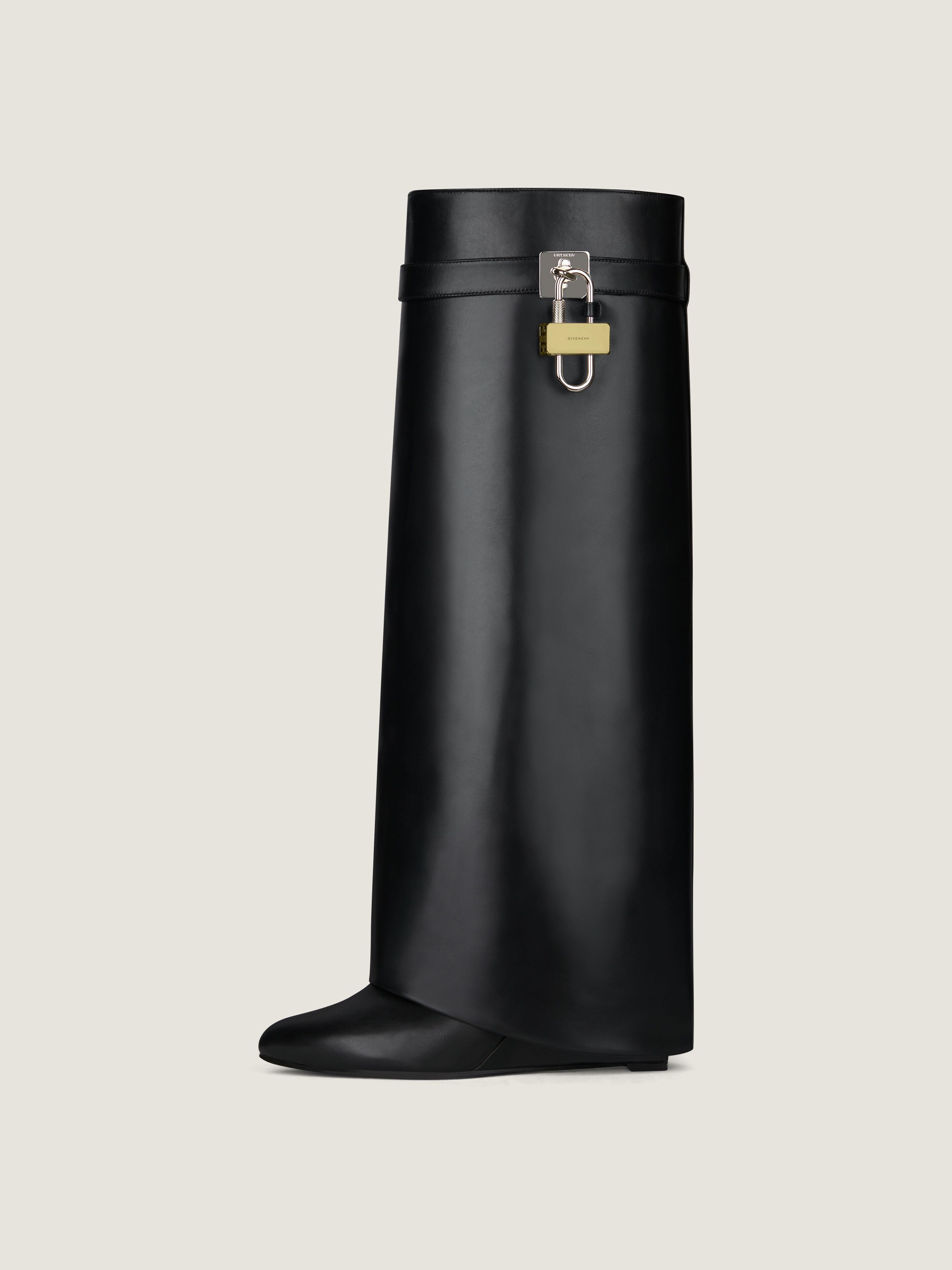 Shark Lock boots wide fit in leather in - black black