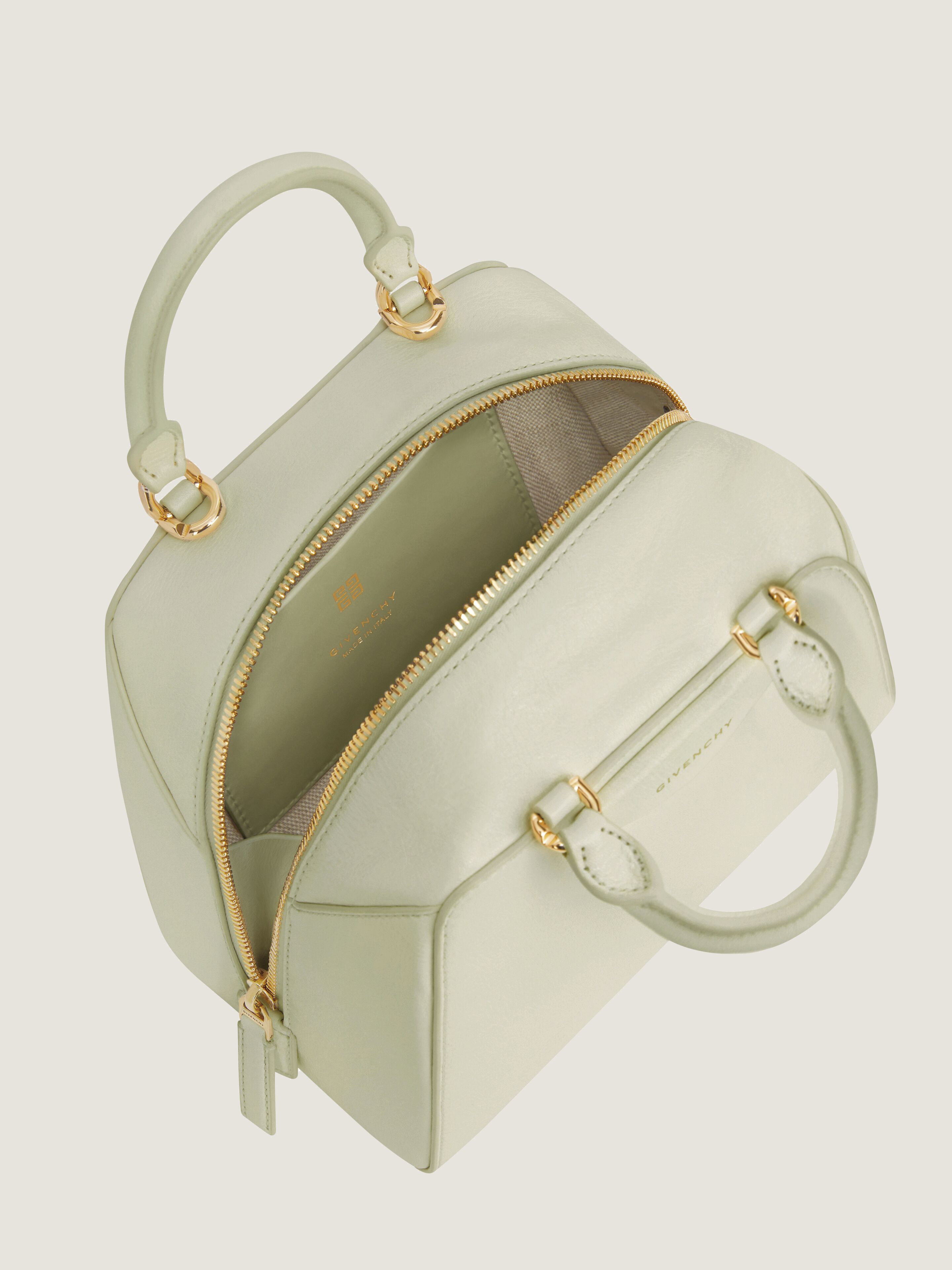 GIVENCHY ANTIGONA CUBE NANO BAG BB50ZUB27Q ショルダーバッグ GIVENCHY ANTIGONA CUBE NANO BAG BB50ZUB27Q ショルダーバッグ