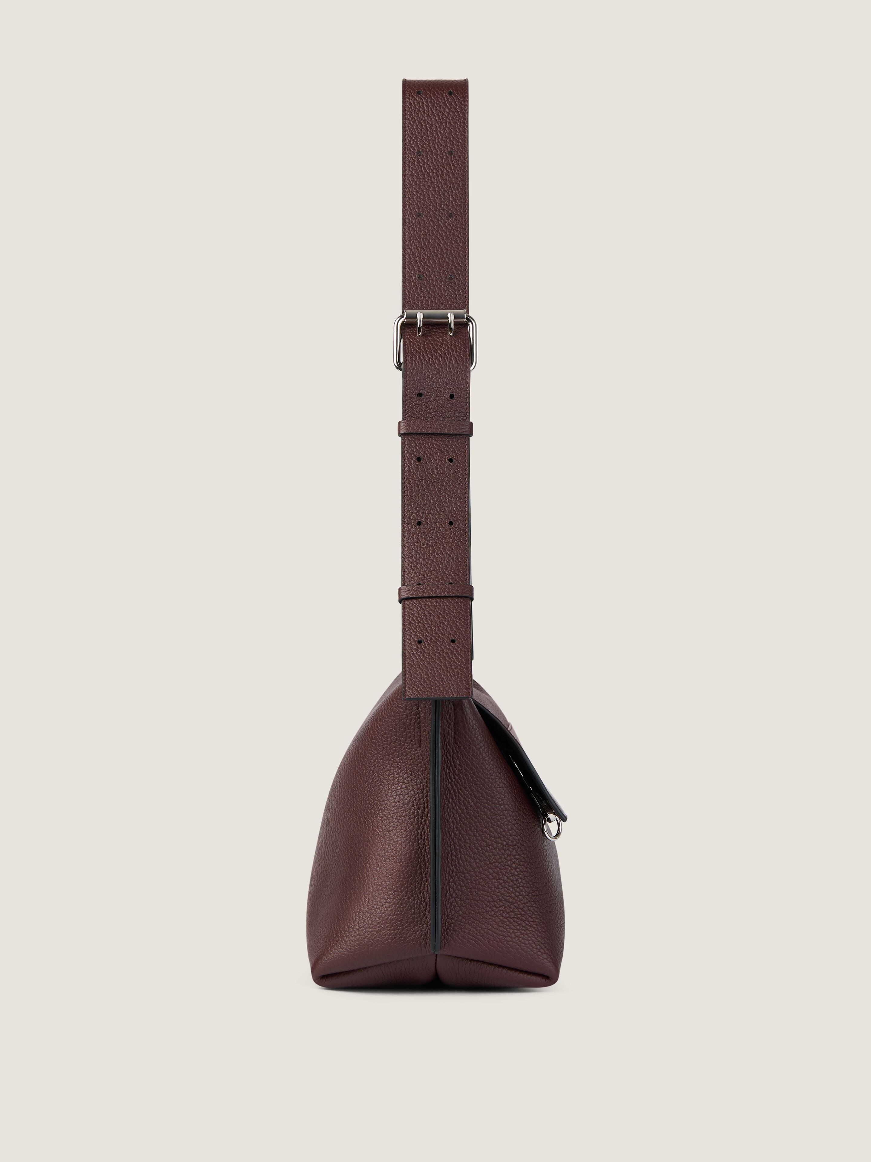 Fold bag in grained leather | Givenchy US | Givenchy