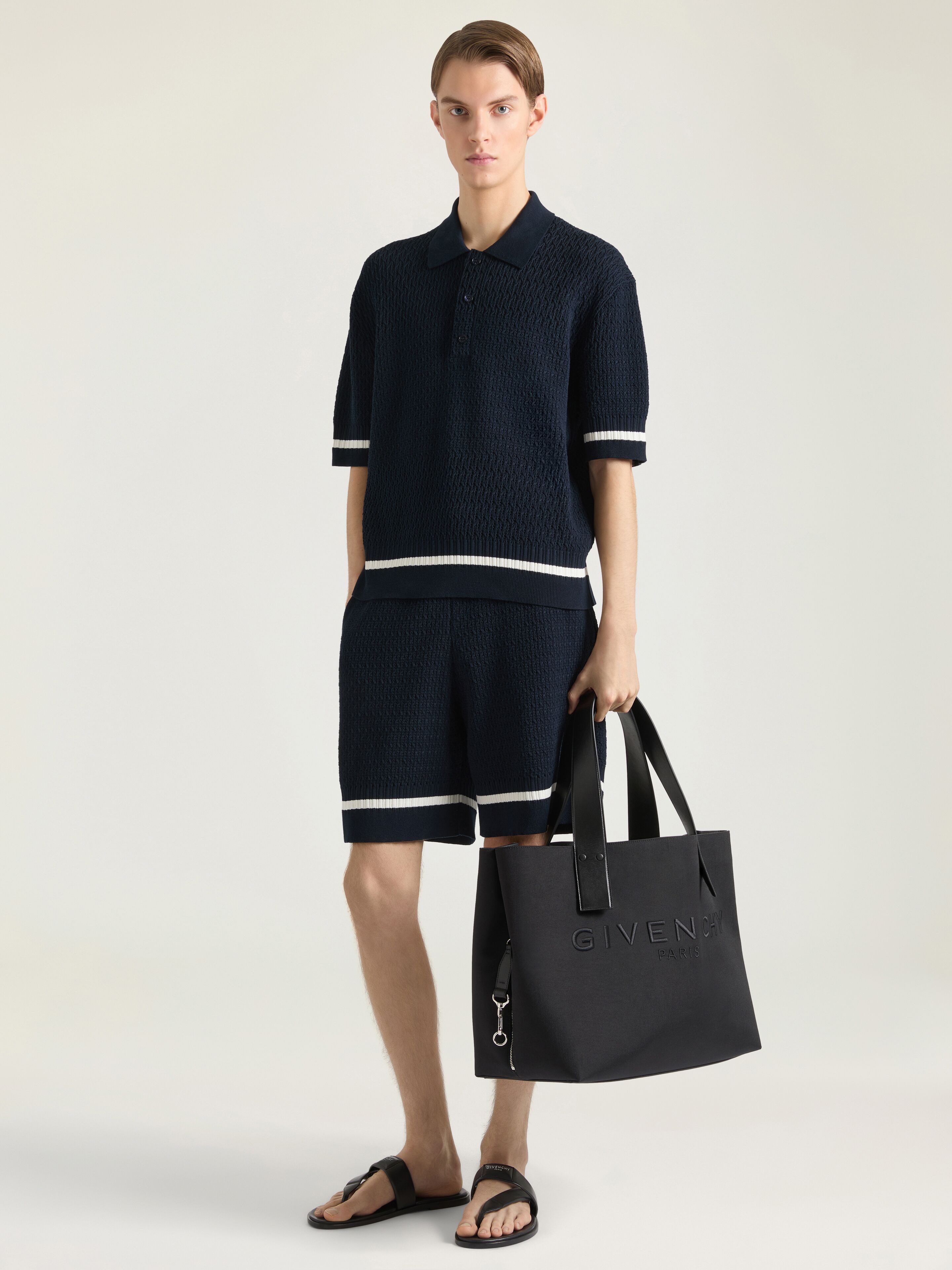 【ハイブランド】GIVENCHY PARIS ブラックショートパンツ Bermuda shorts in knit with Givenchy Paris embroidery | Givenchy