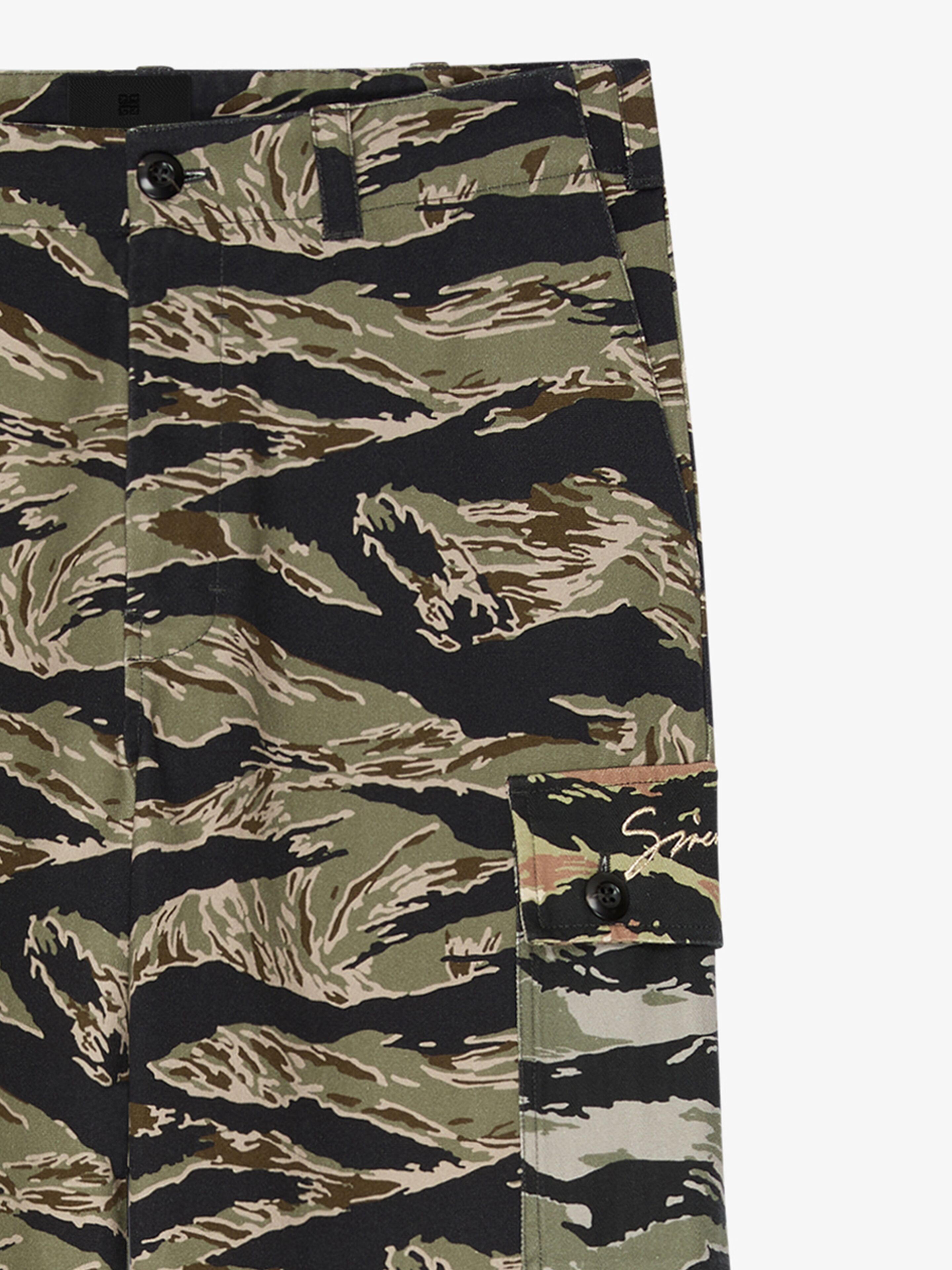 Cargo pants in cotton with camo print in - multicolored