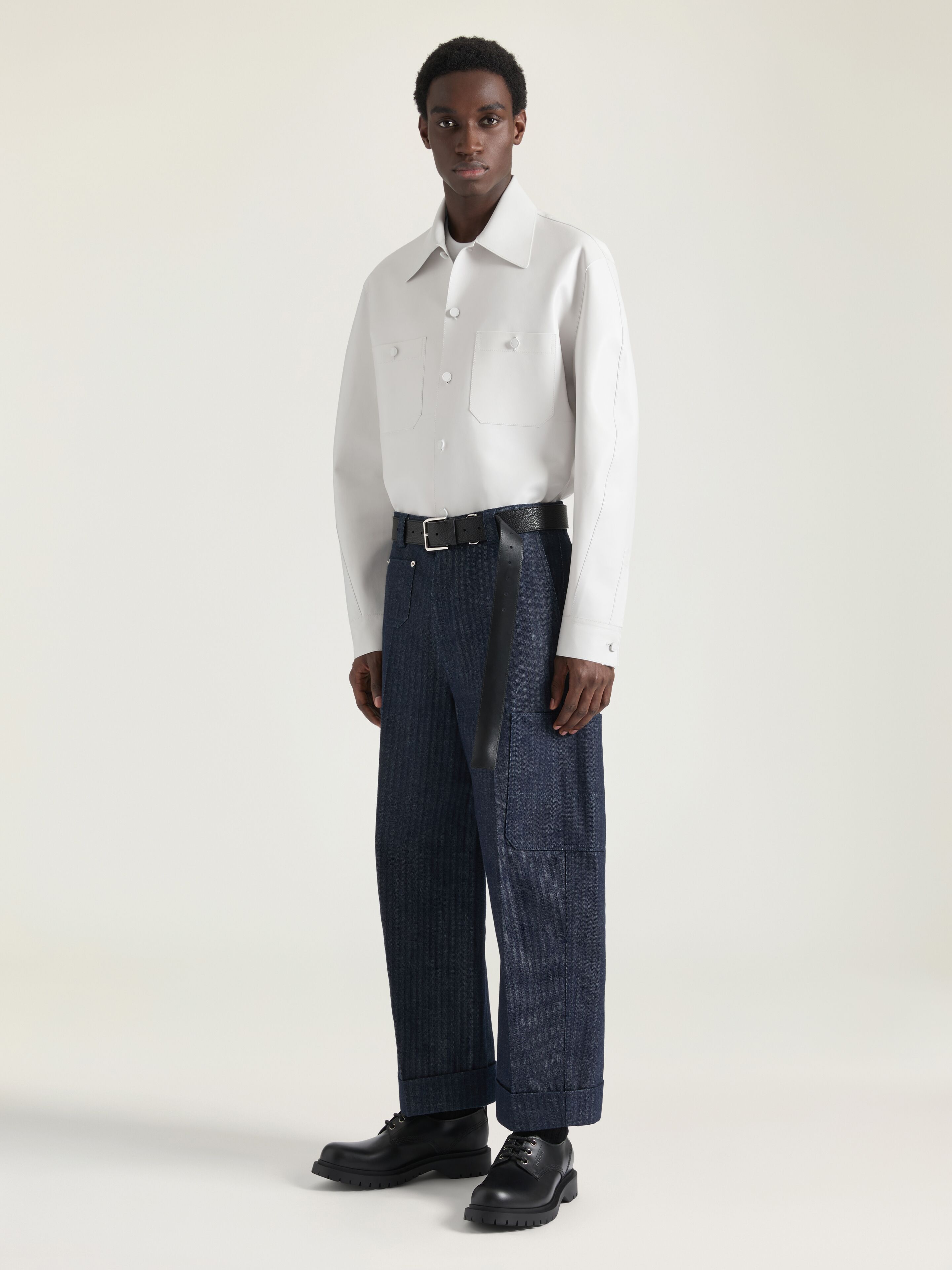 GIVENCHY エンフロイタリトロストリンクフティ BMJ0LA3YLA 100 GIVENCHY Reverse slim t-shirt in cotton in - black | Givenchy US
