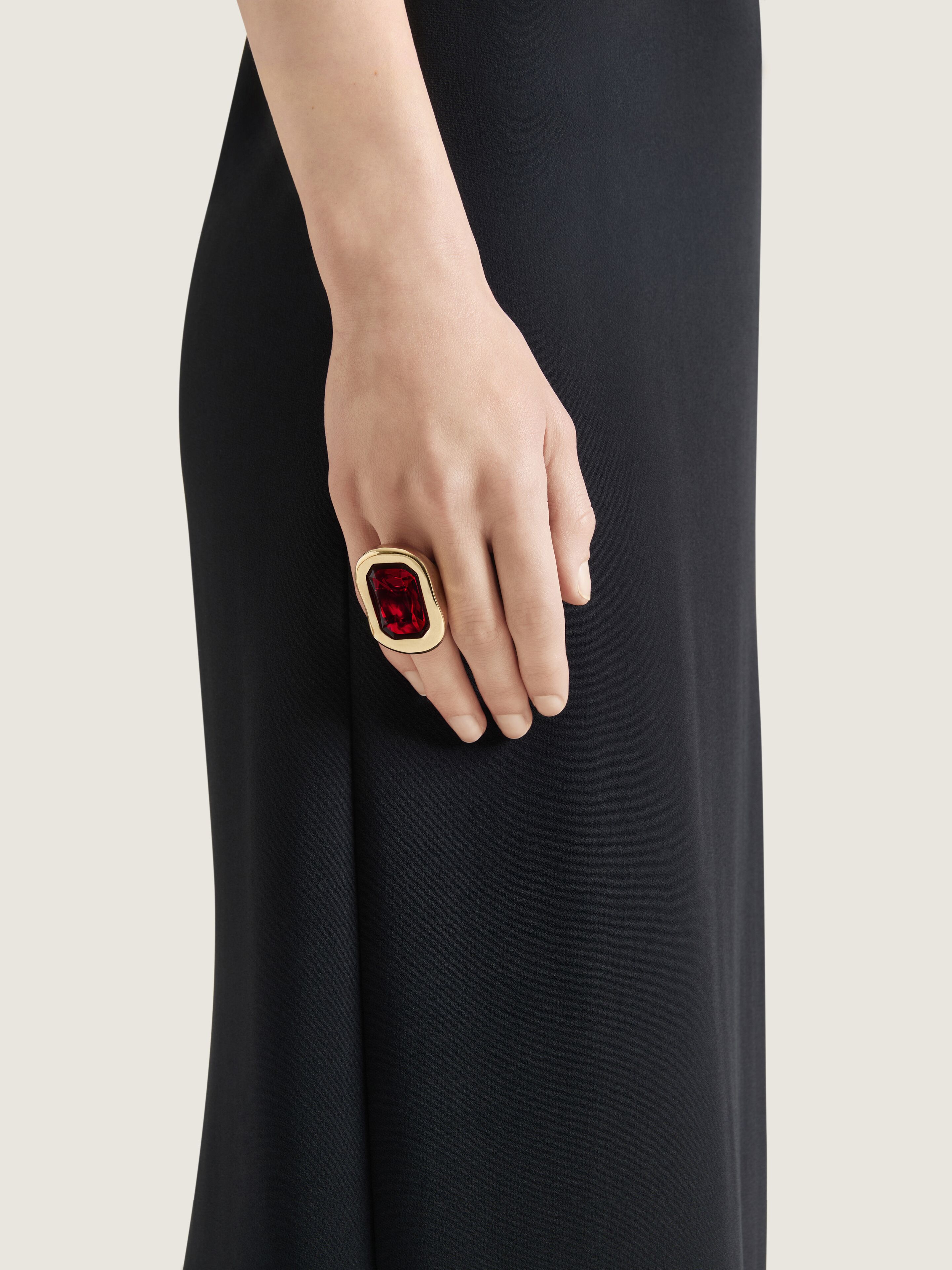 スカルプチャー クリスタル リング - ゴールデン/レッド BF30LPF005