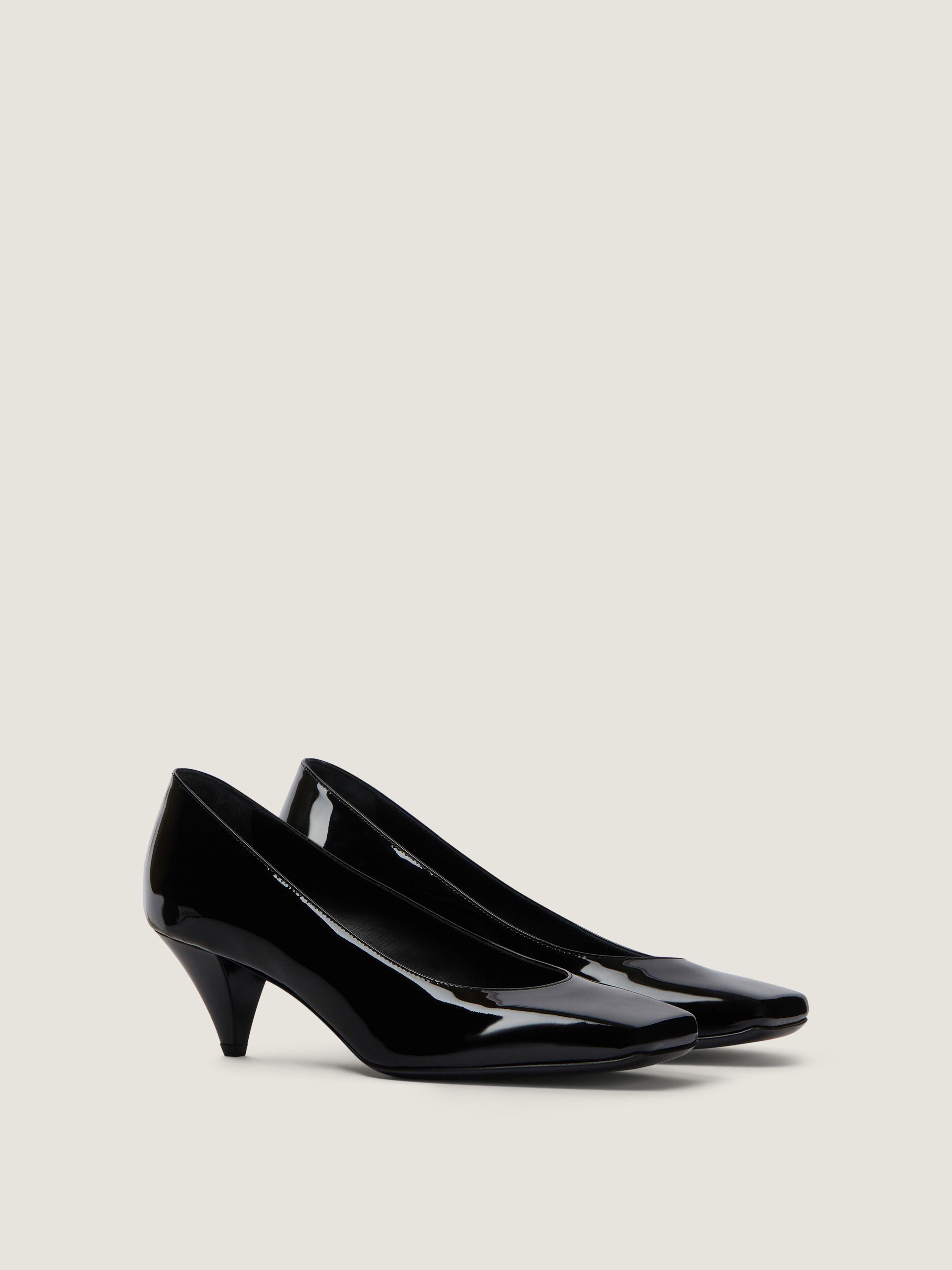 FENDI パンプス　ブラック パテントレザー PRADA プラダ パンプス 1I154N 069 レディース パテントレザー