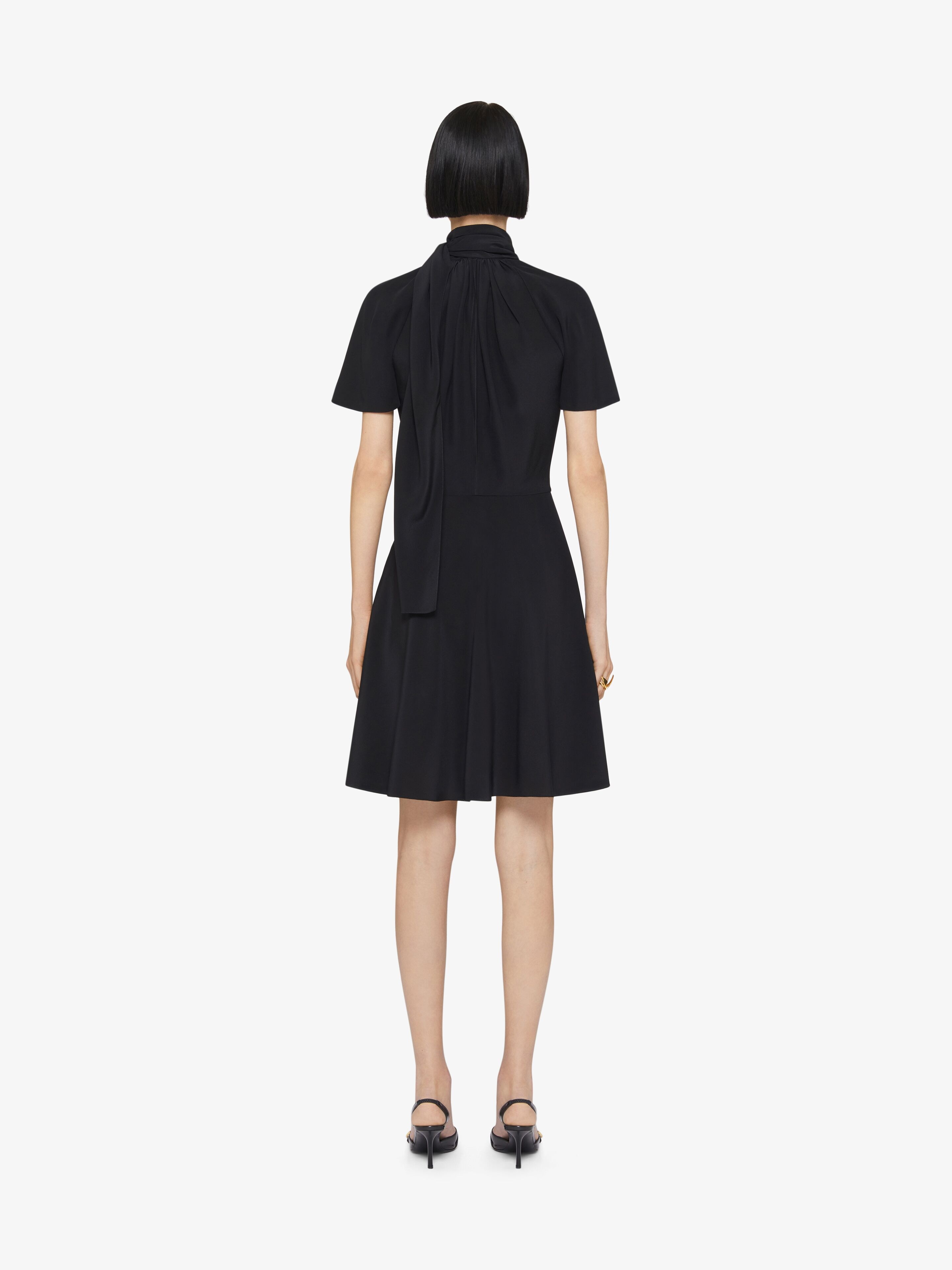 Dress in silk with lavallière - black