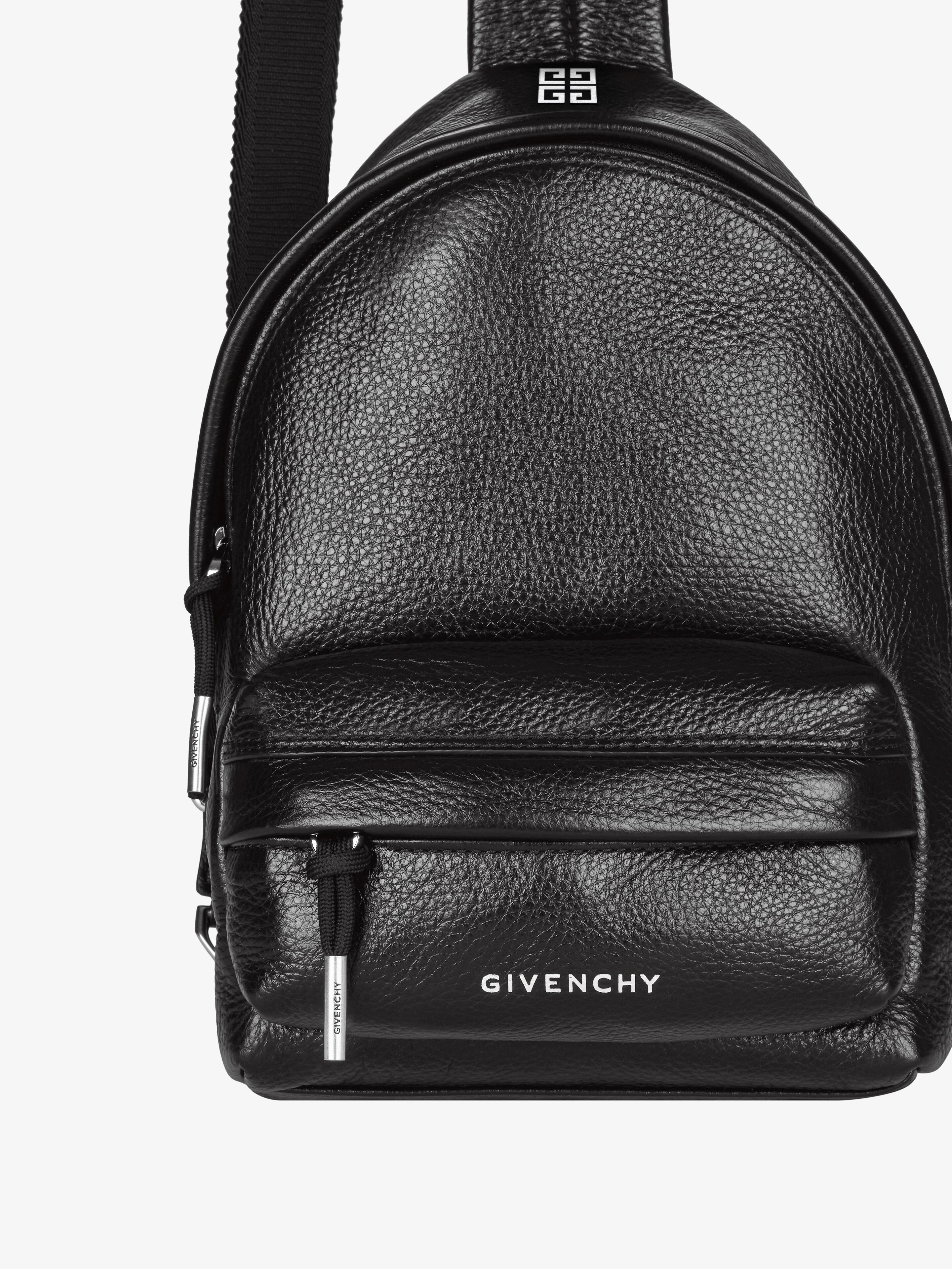 エッセンシャル U バックパック スモール グレインレザー - ブラック | GIVENCHY JP