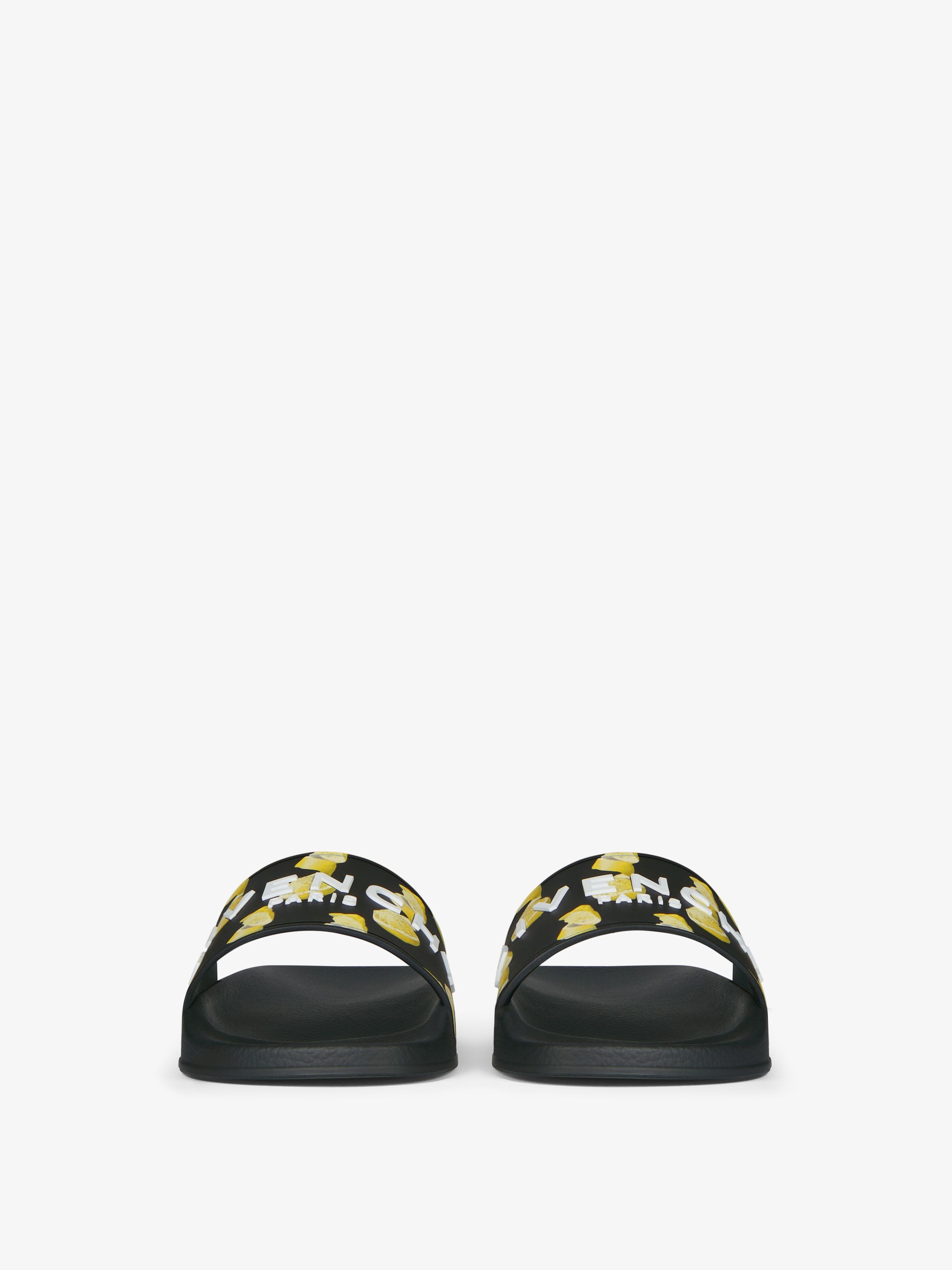 Slide flat sandals in rubber with lemon print in - black 