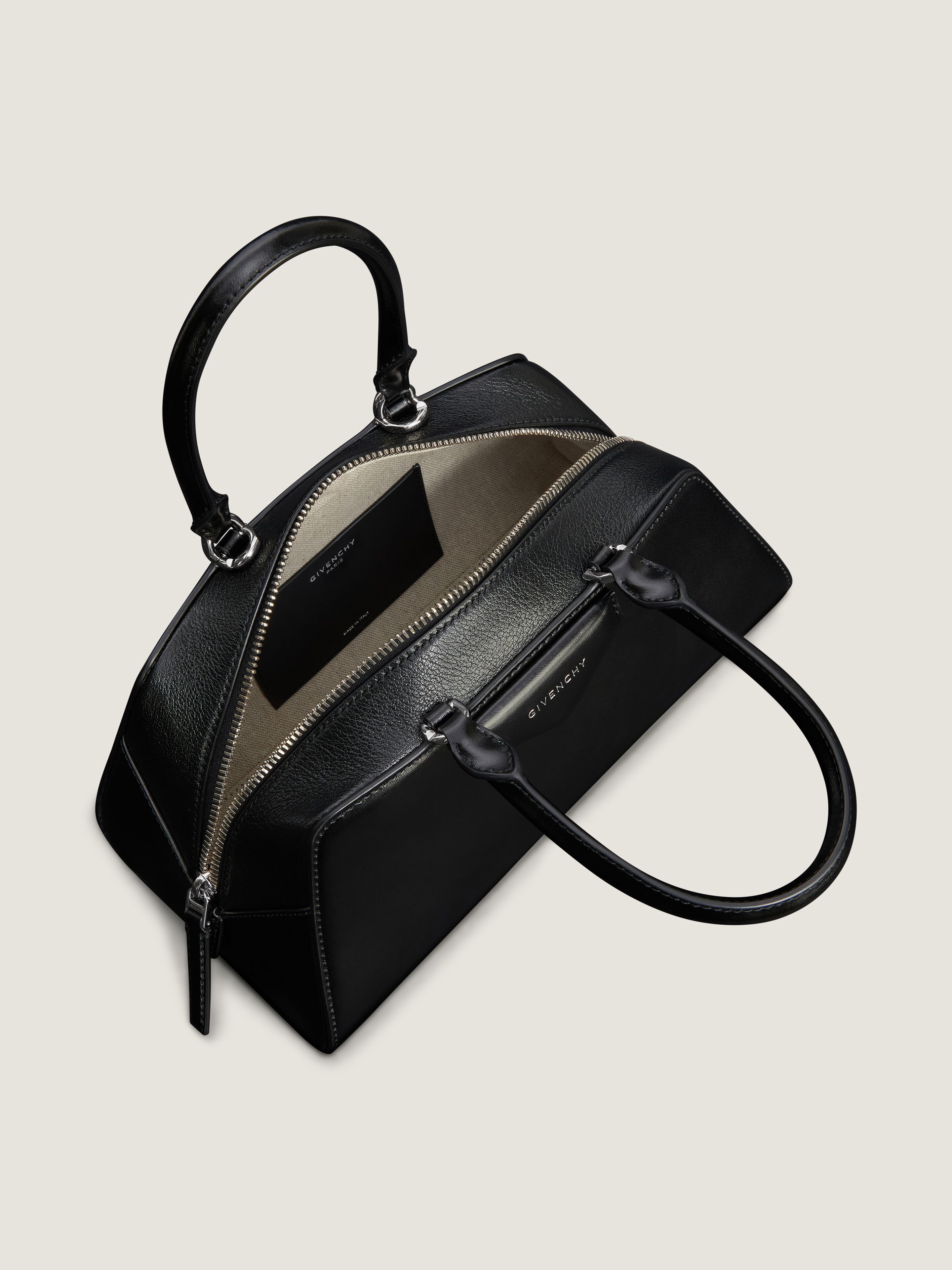 【関税＆送料込み】Givenchy \"Antigona East West\" Handbag Small Antigona East-West bag in Box leather in - chocolate