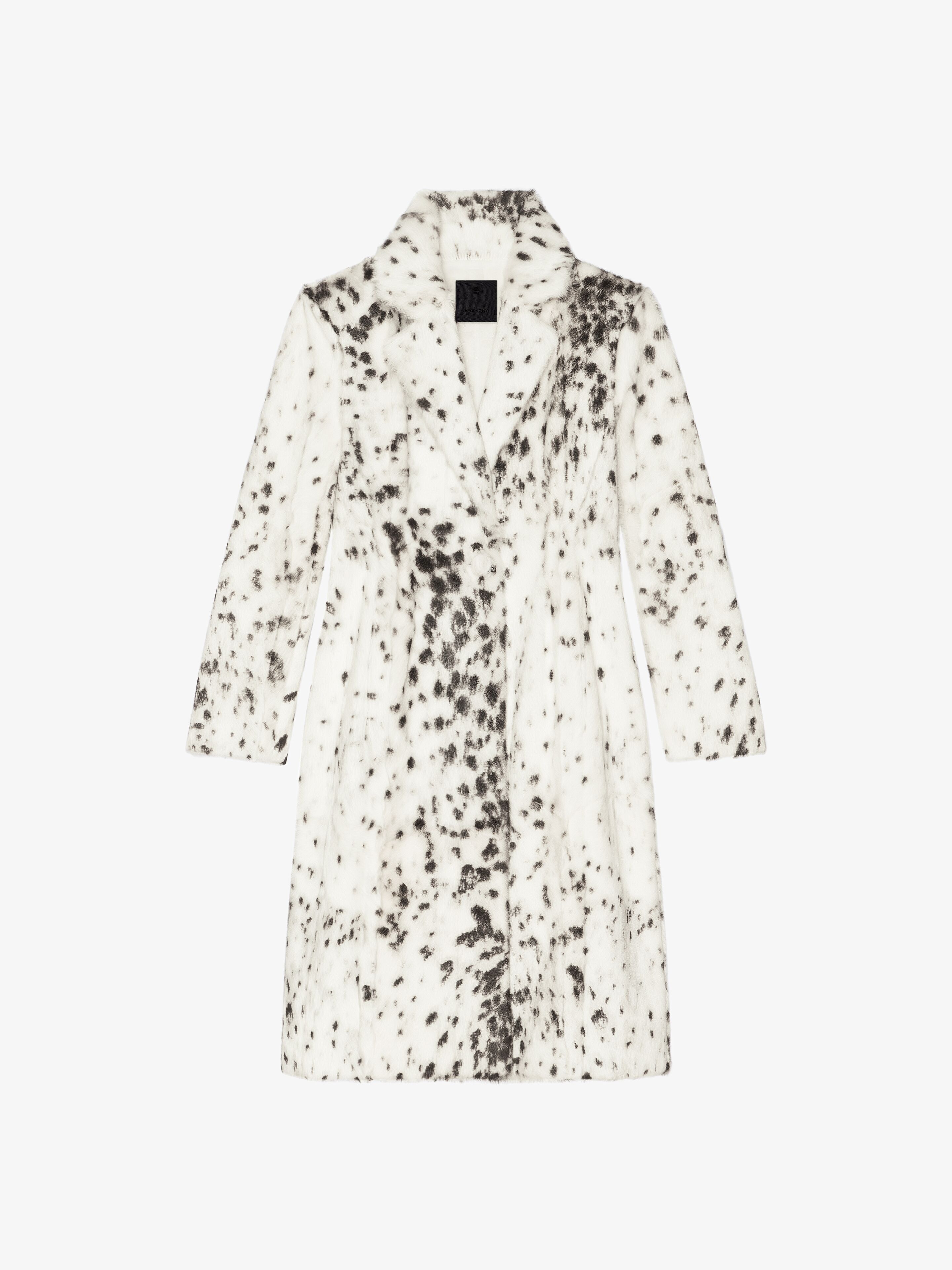 Coat in fur with snow leopard print