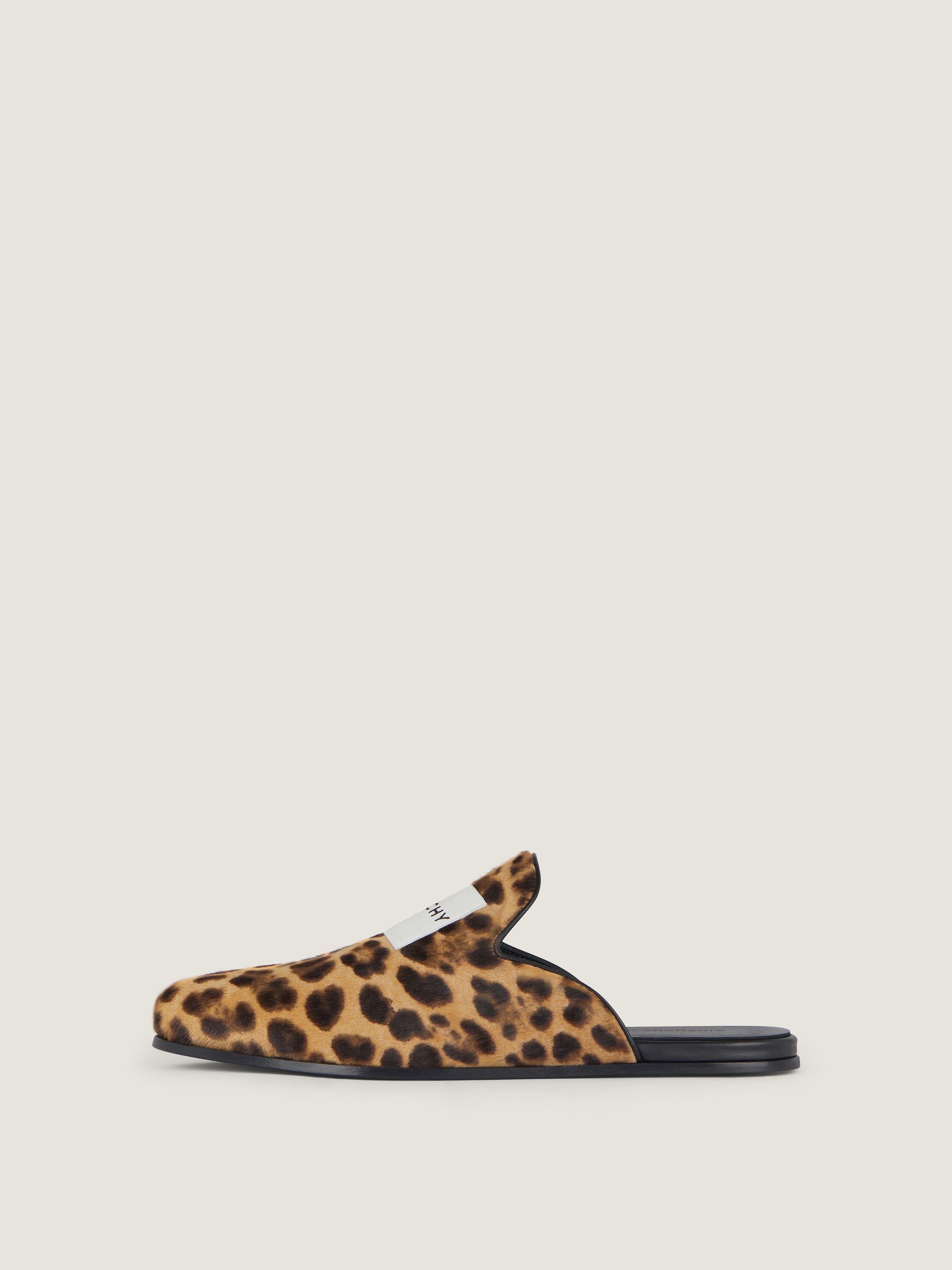 Label flat mules in pony effect leather with leopard pattern