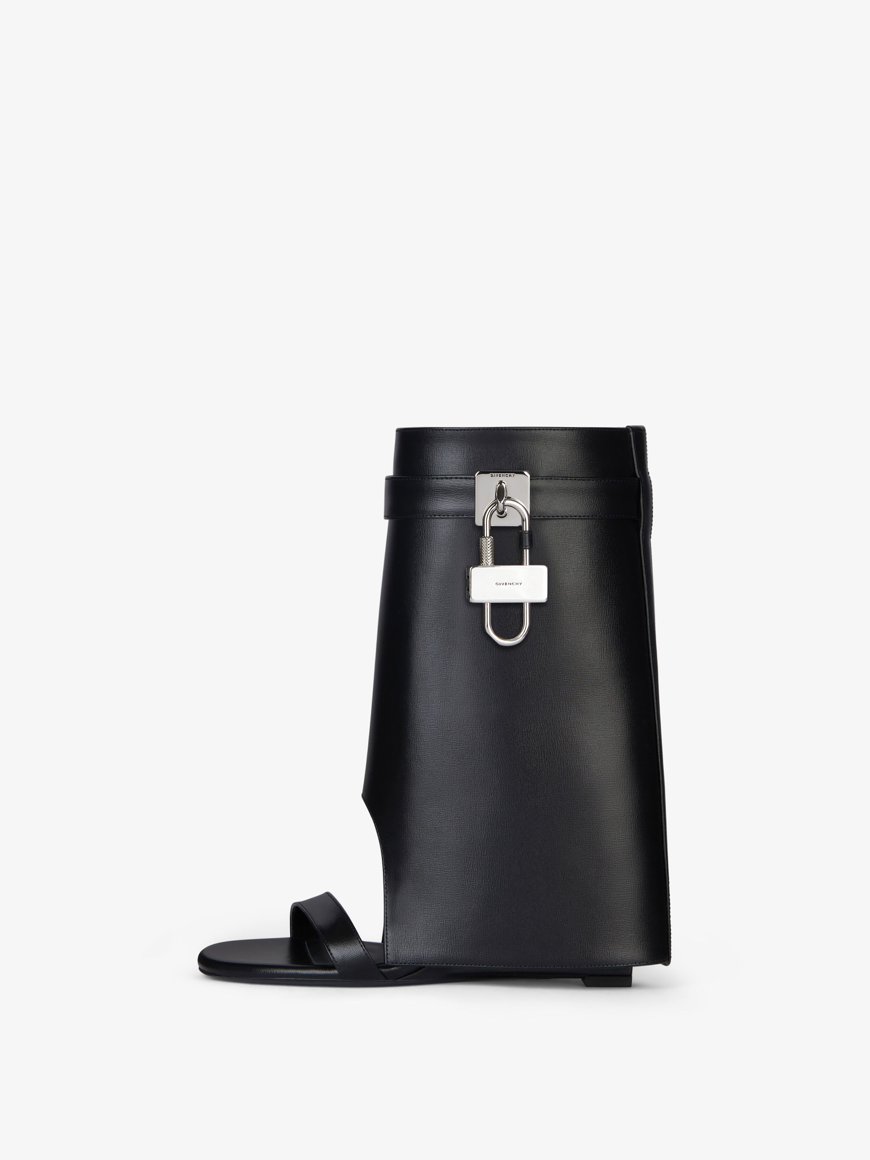 サンダル・ミュール GIVENCHY FW24 Givenchy With Heel Black (BE403L E28Z001) Givenchy Thong Mules in Black | FWRD
