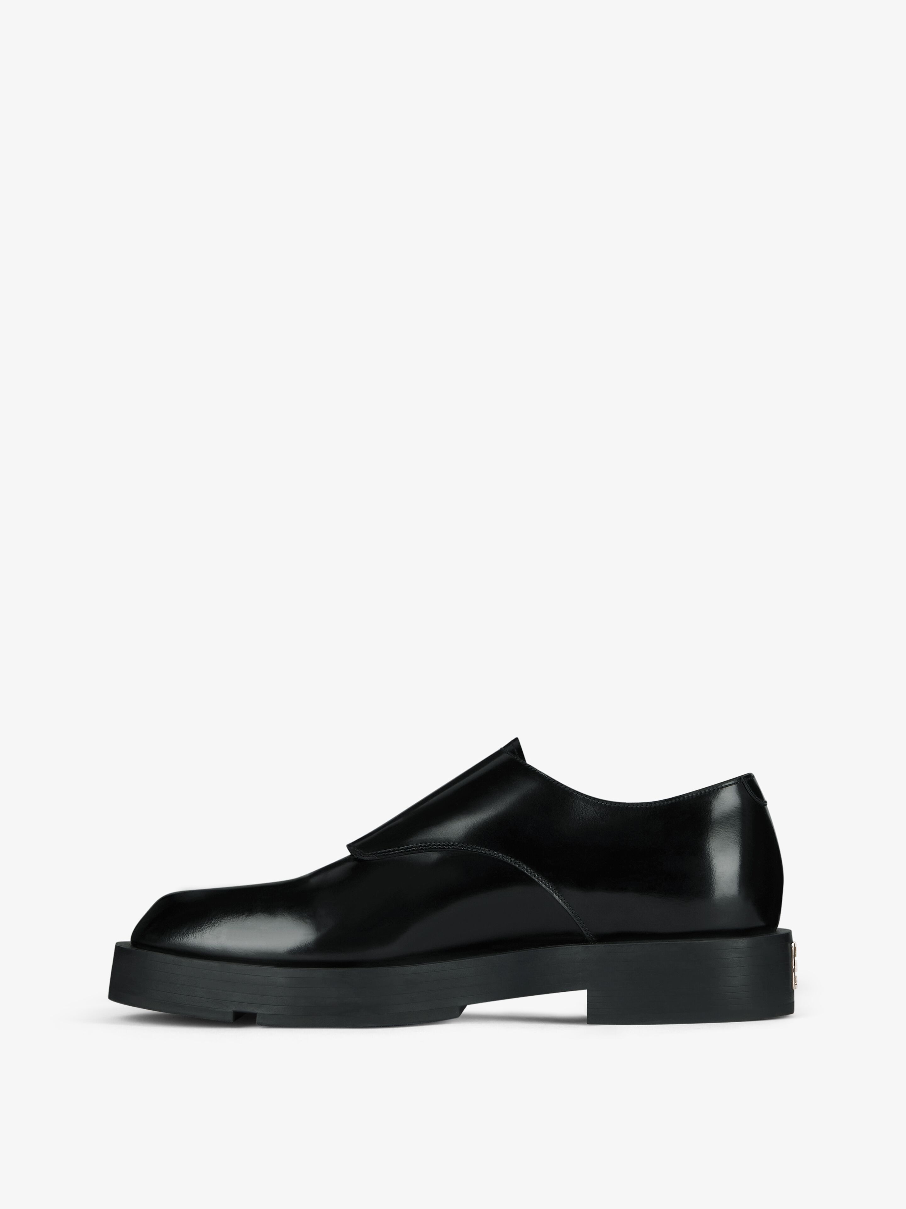 Squared derbies in leather with 4G buckle in - black