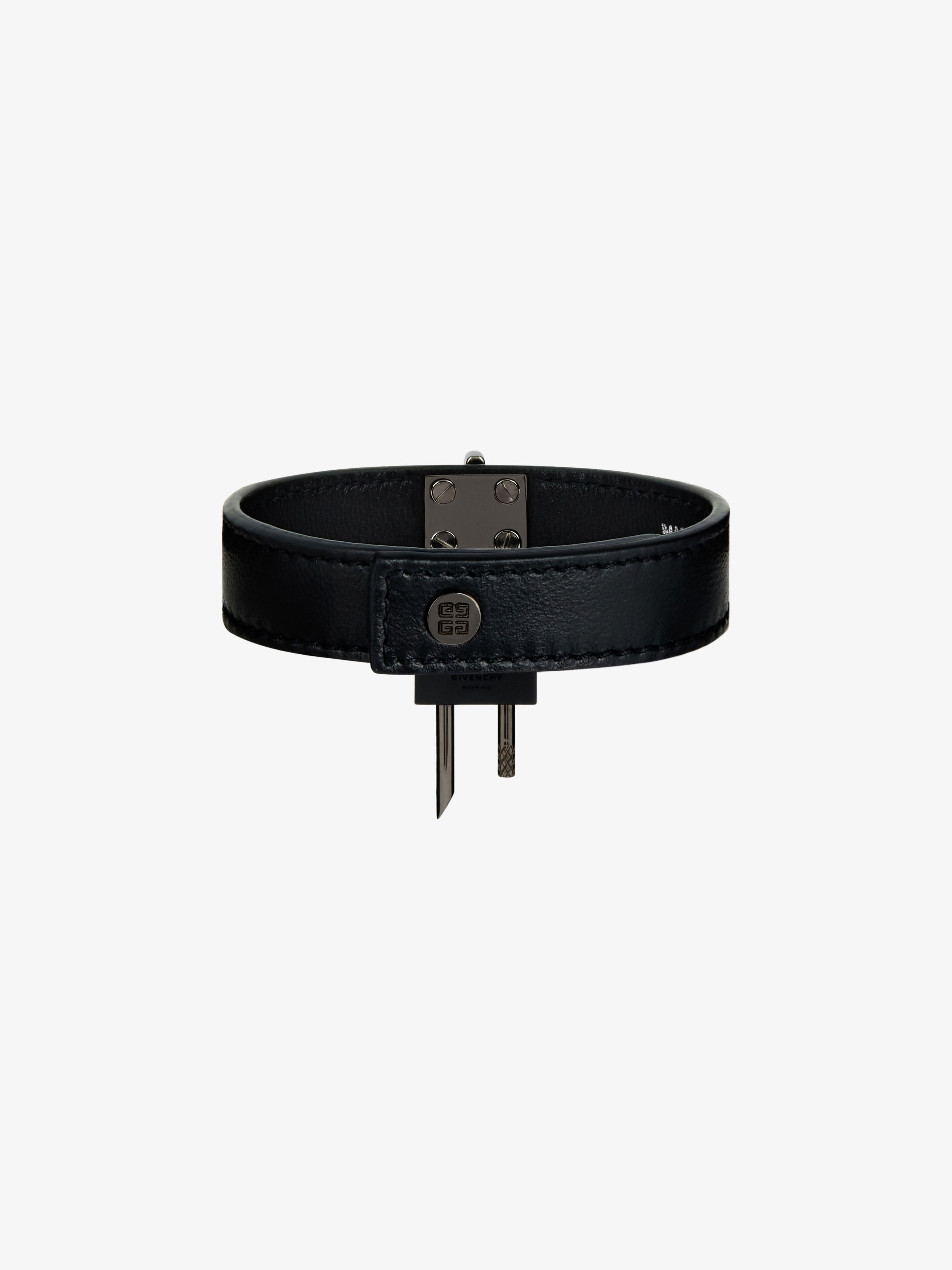 GIVENCHY レザーロックブレスレット GIVENCHY（ジバンシイ）の「Givenchy - シャークロック