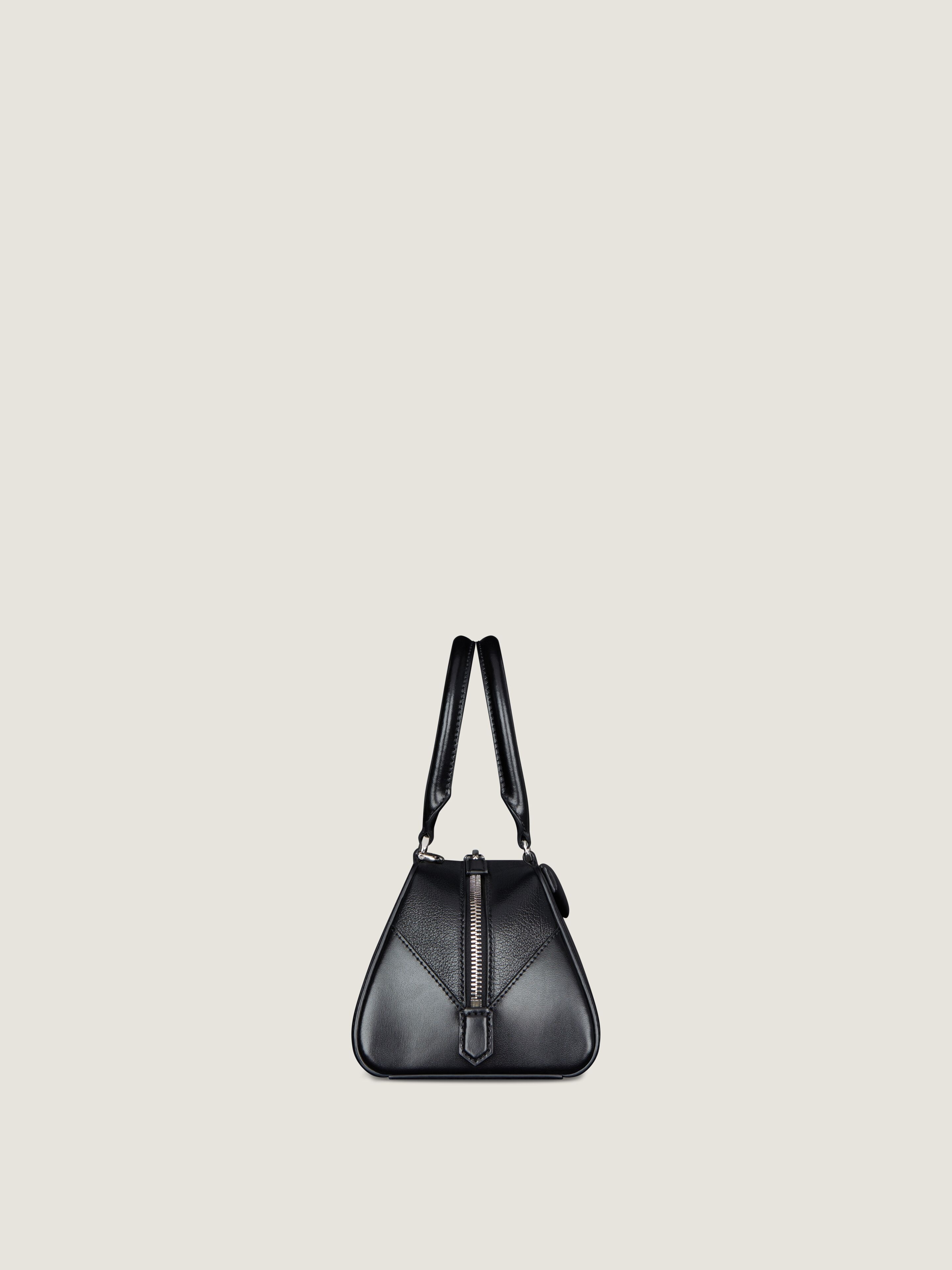 ＊GIVENCHY＊ アンティゴナ イーストウエスト スモール Small Antigona East-West bag in Box leather in - black