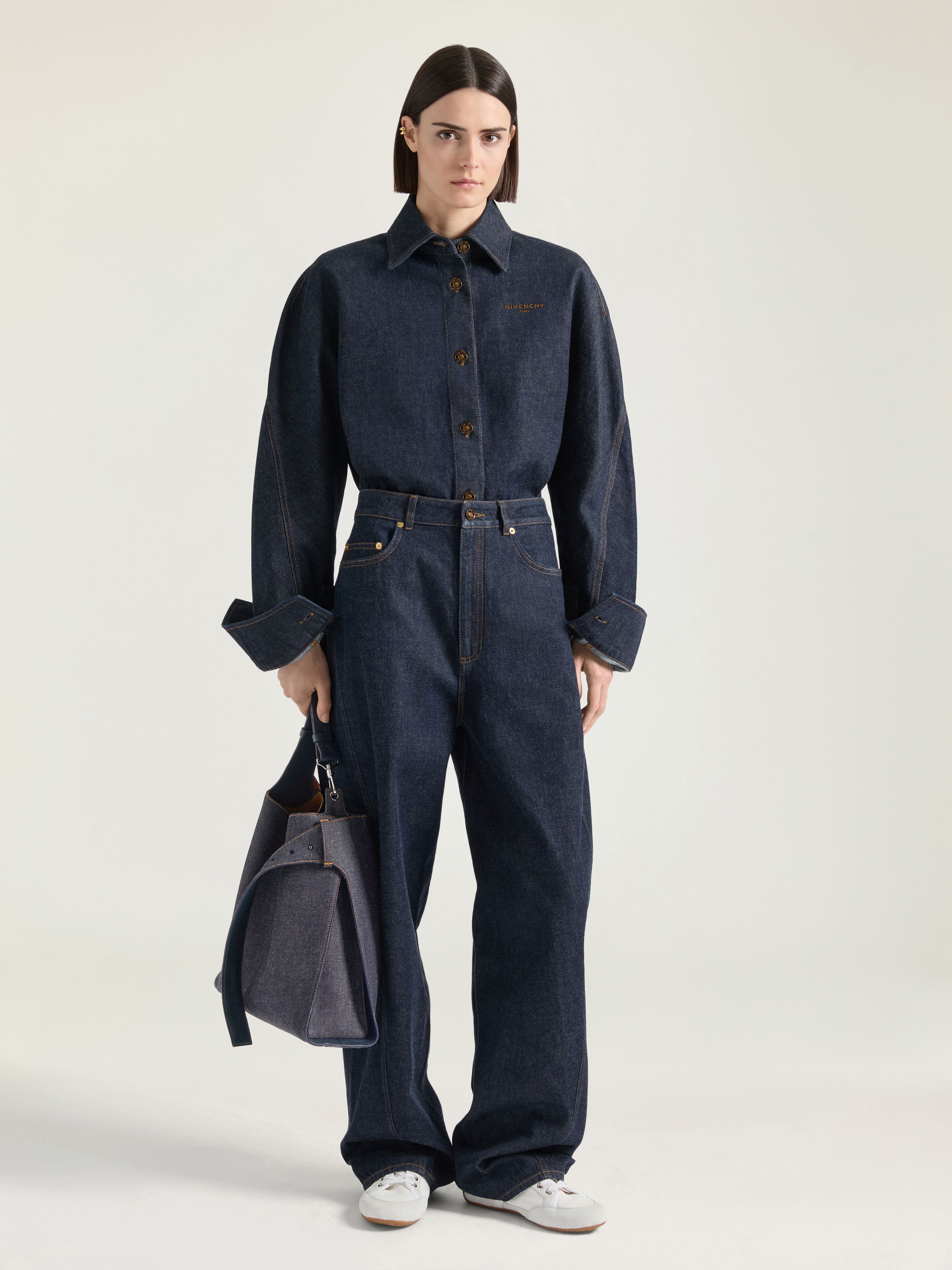 Tシャツ・カットソー GIVENCHY FW25 DENIM SHIRT WITH EMBROIDERY (BW61F1516P 401) Cocoon shirt in raw denim with GIVENCHY embroidery in - dark