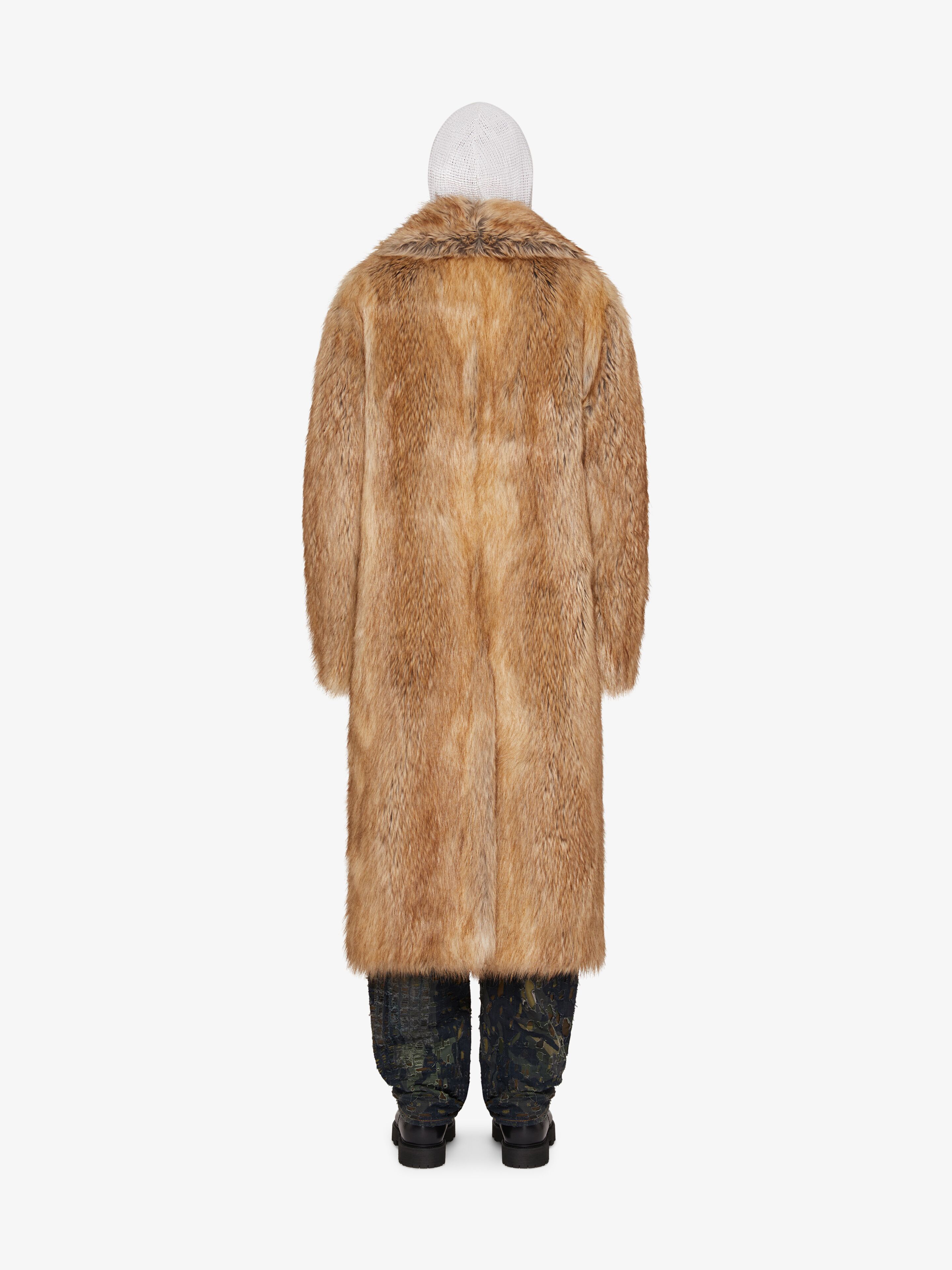 Oversized double breasted coat in faux fur in - beige/brown