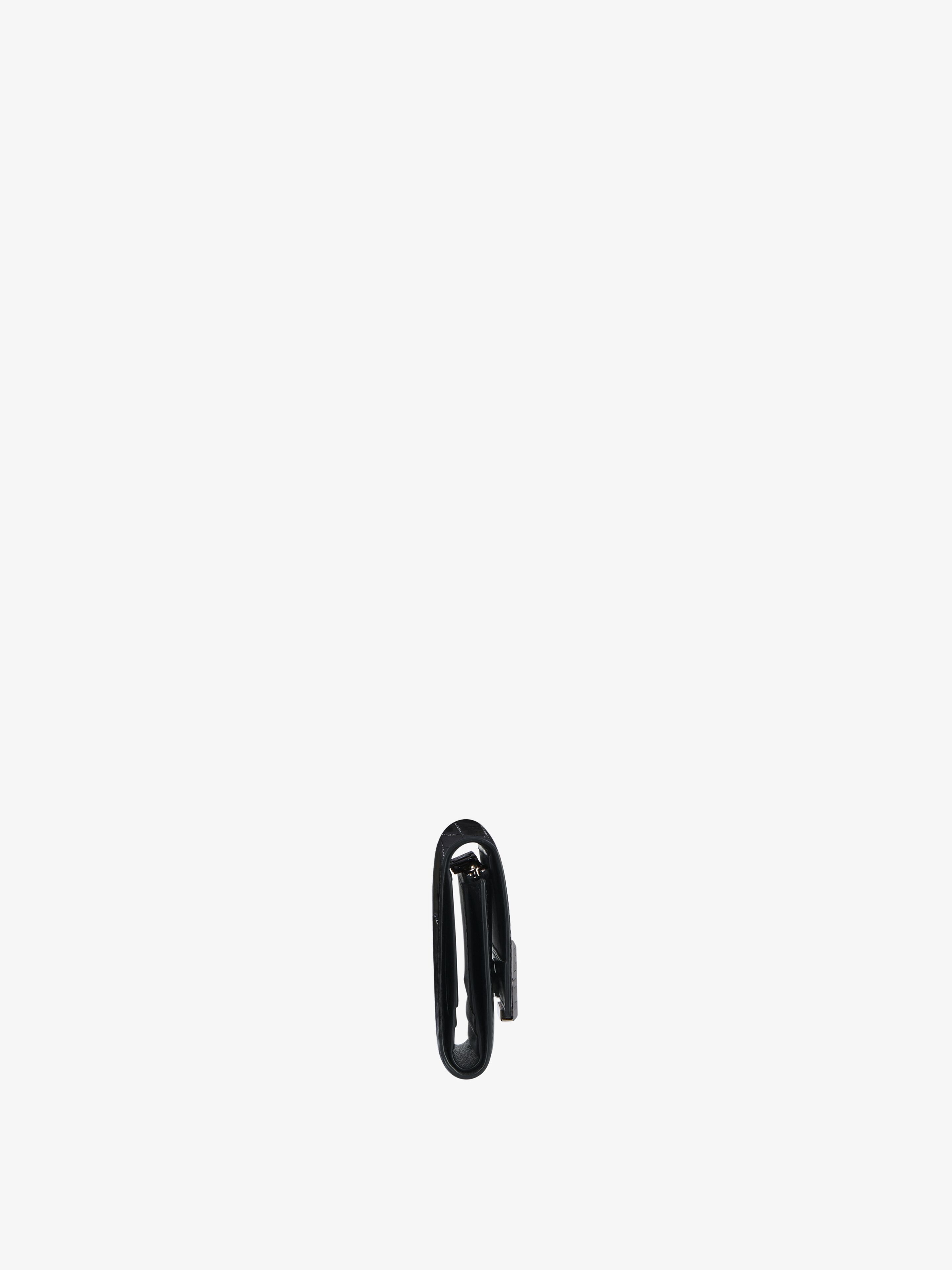 지방시 크로커다일 텍스처 가죽 소재의 4G 지갑 BB60JCB1XP-001