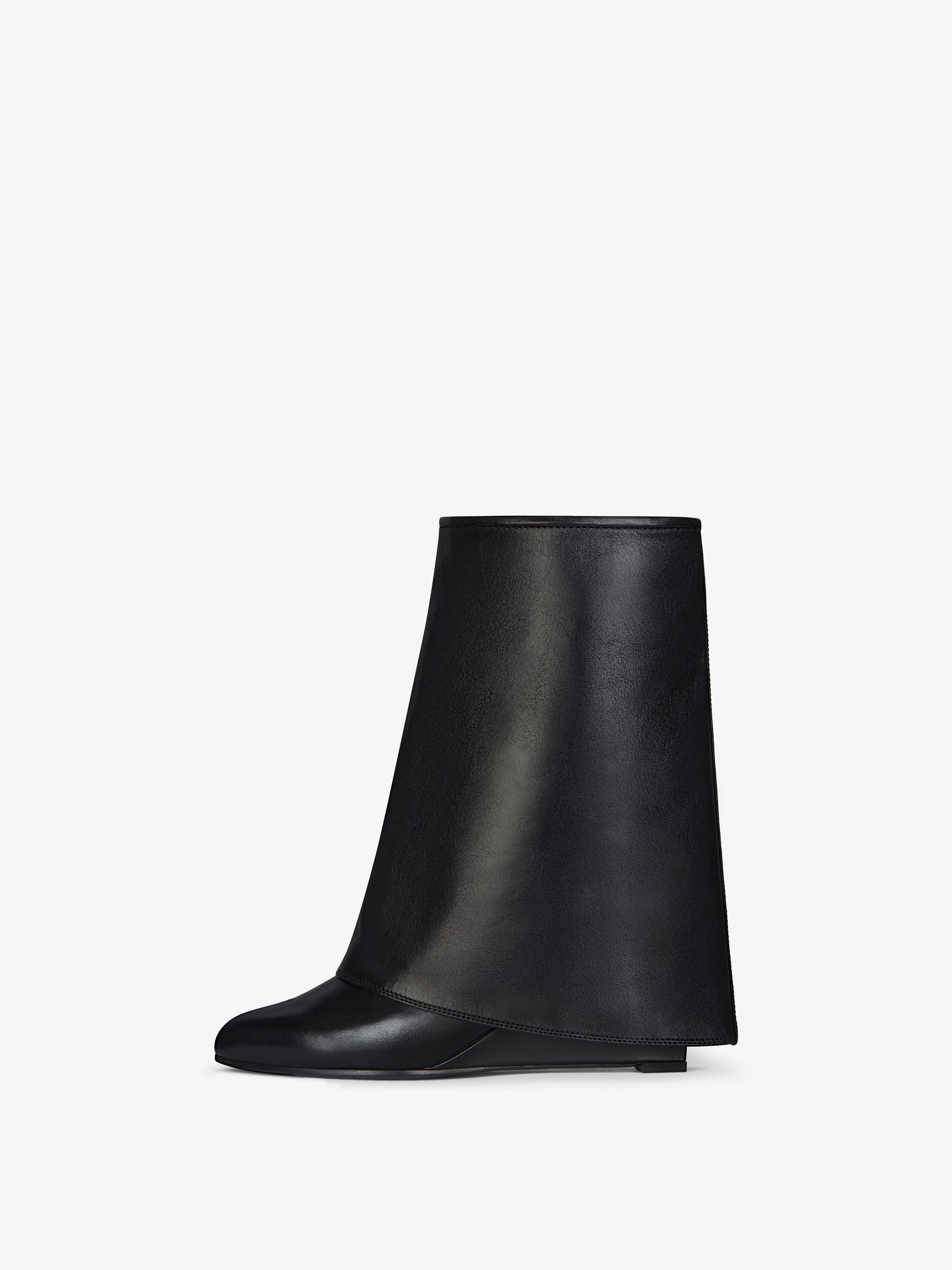 Shark Lock Buckles ankle boots in leather | Givenchy CA | Givenchy