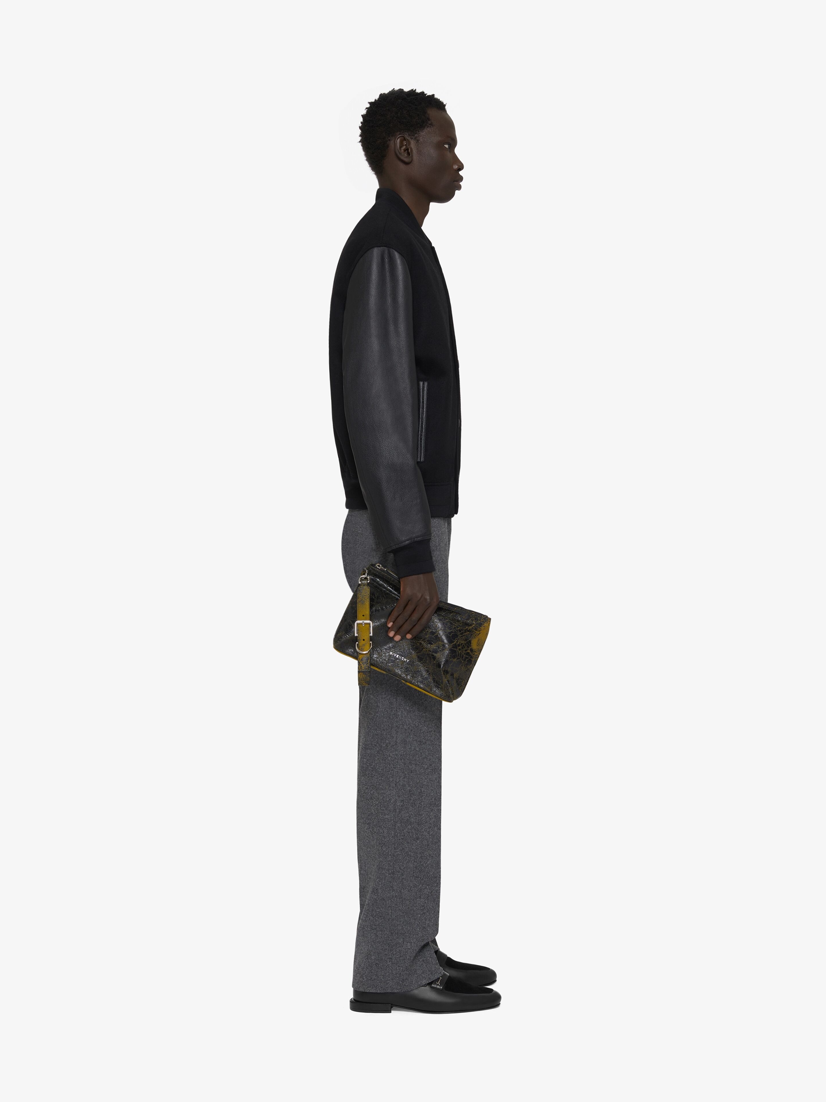 Voyou pouch in crackled leather | Givenchy CA | Givenchy