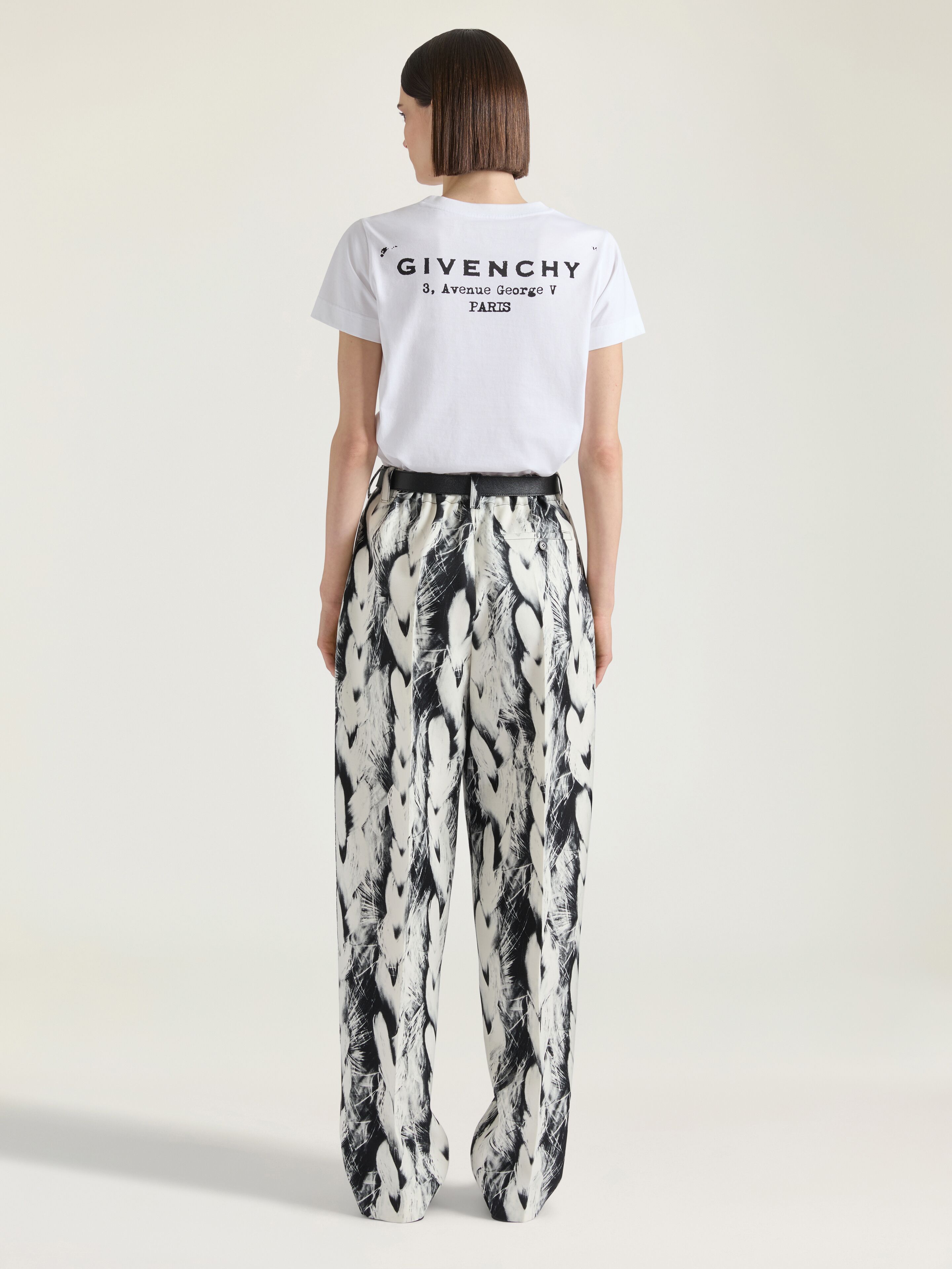 Tシャツ・カットソー GIVENCHY FW25 White cotton t-shirt (BW70FJP75N 100) T-shirt in cotton with GIVENCHY Stamp print in - white