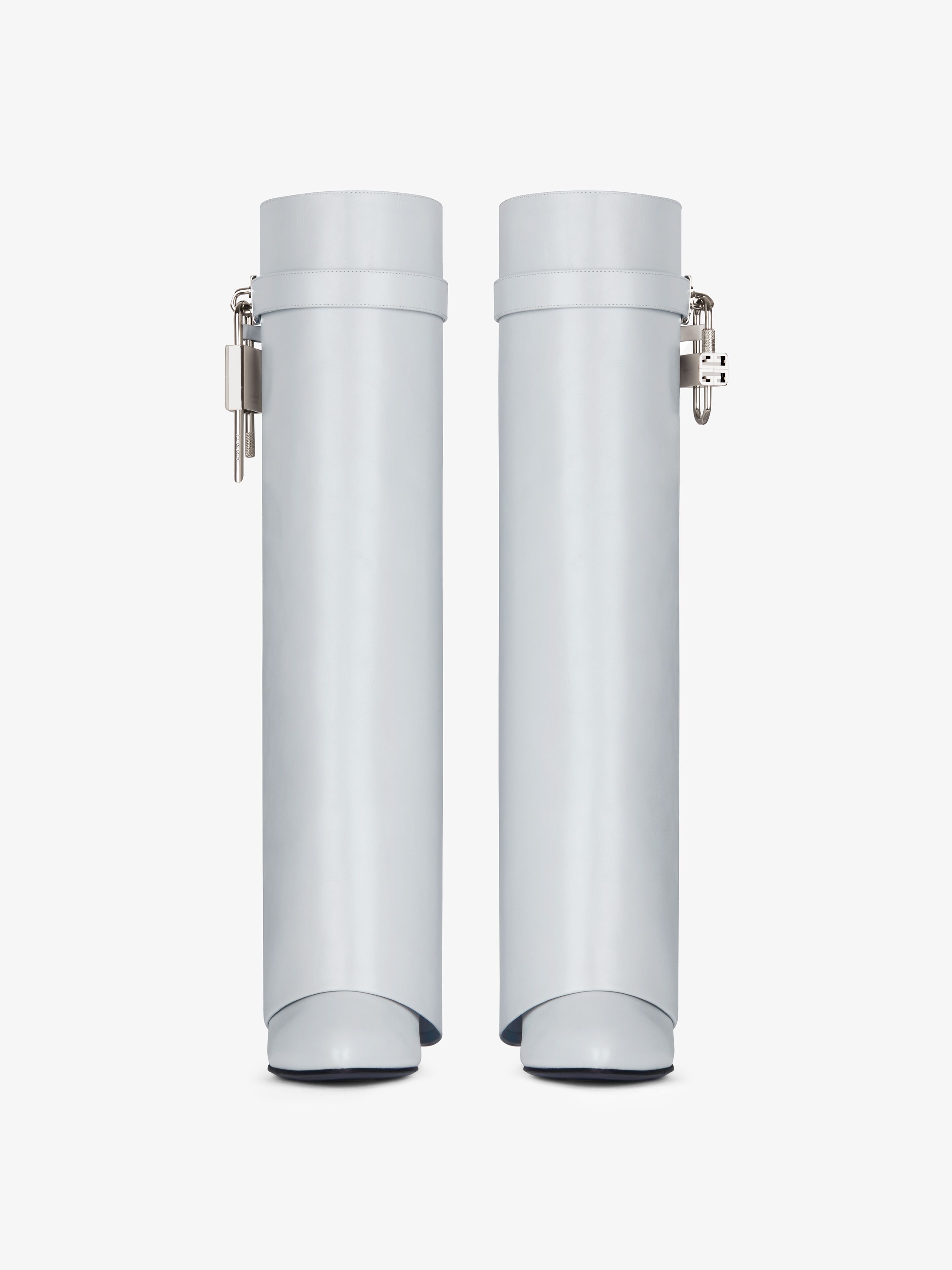 【関税＆送料込み】Givenchy Boot \"Shark Lock\" Shark Lock boots in grained leather in - beige | Givenchy US