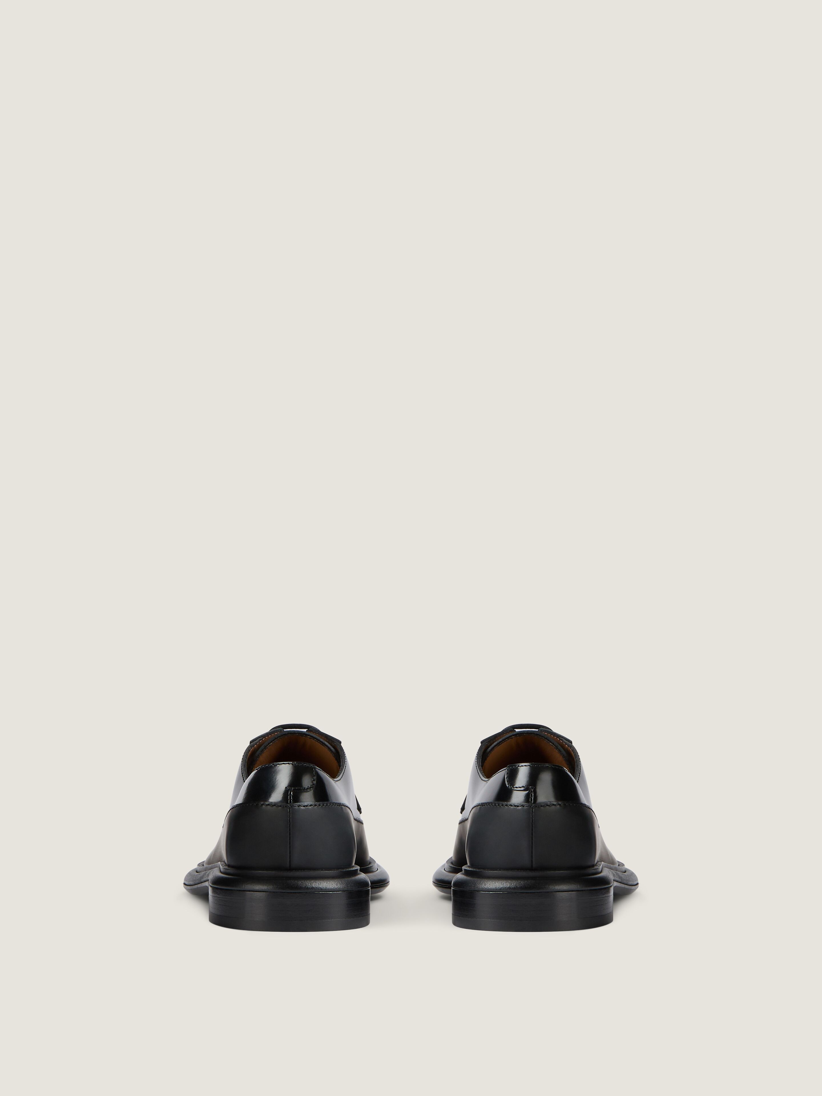 レザー ダービー | Givenchy JP | Givenchy