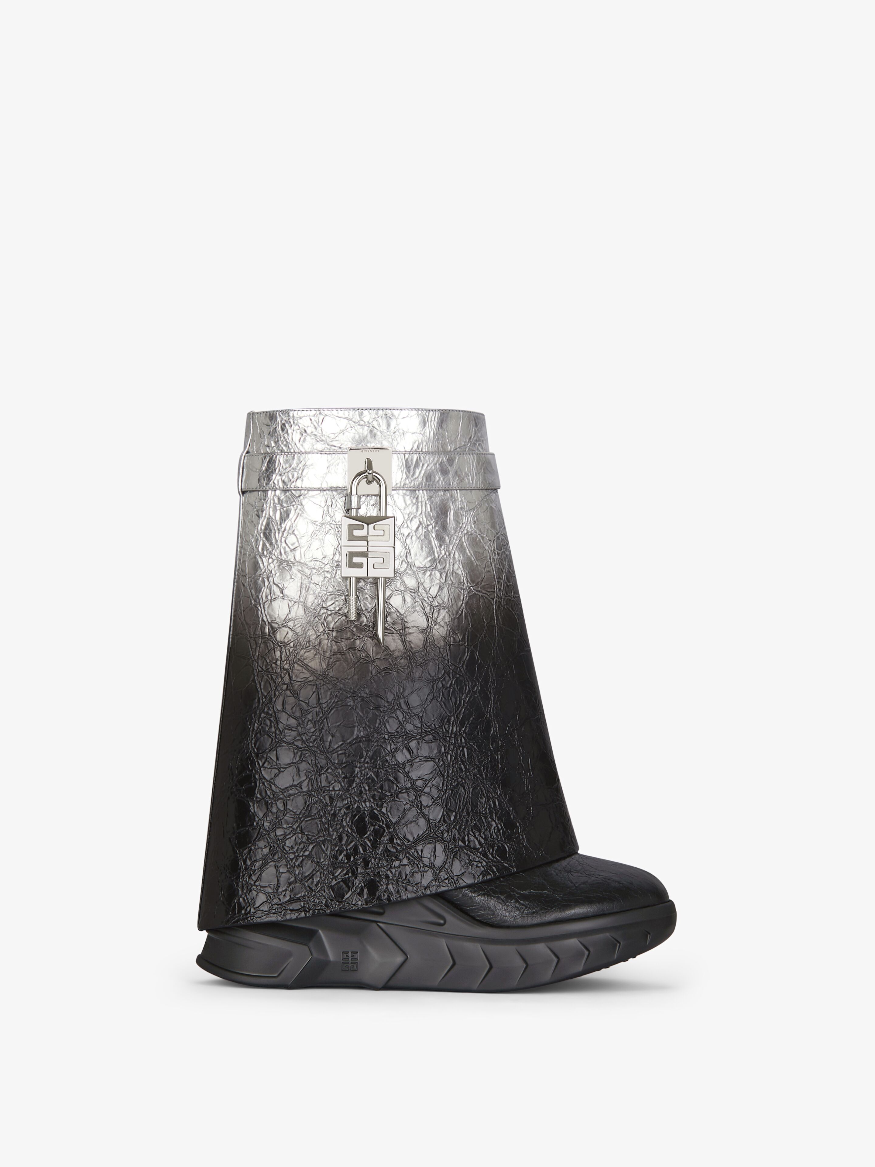 Givenchy - Bottines Shark Lock Biker En Cuir Laminé - Noir - pour Femme - Taille : 38