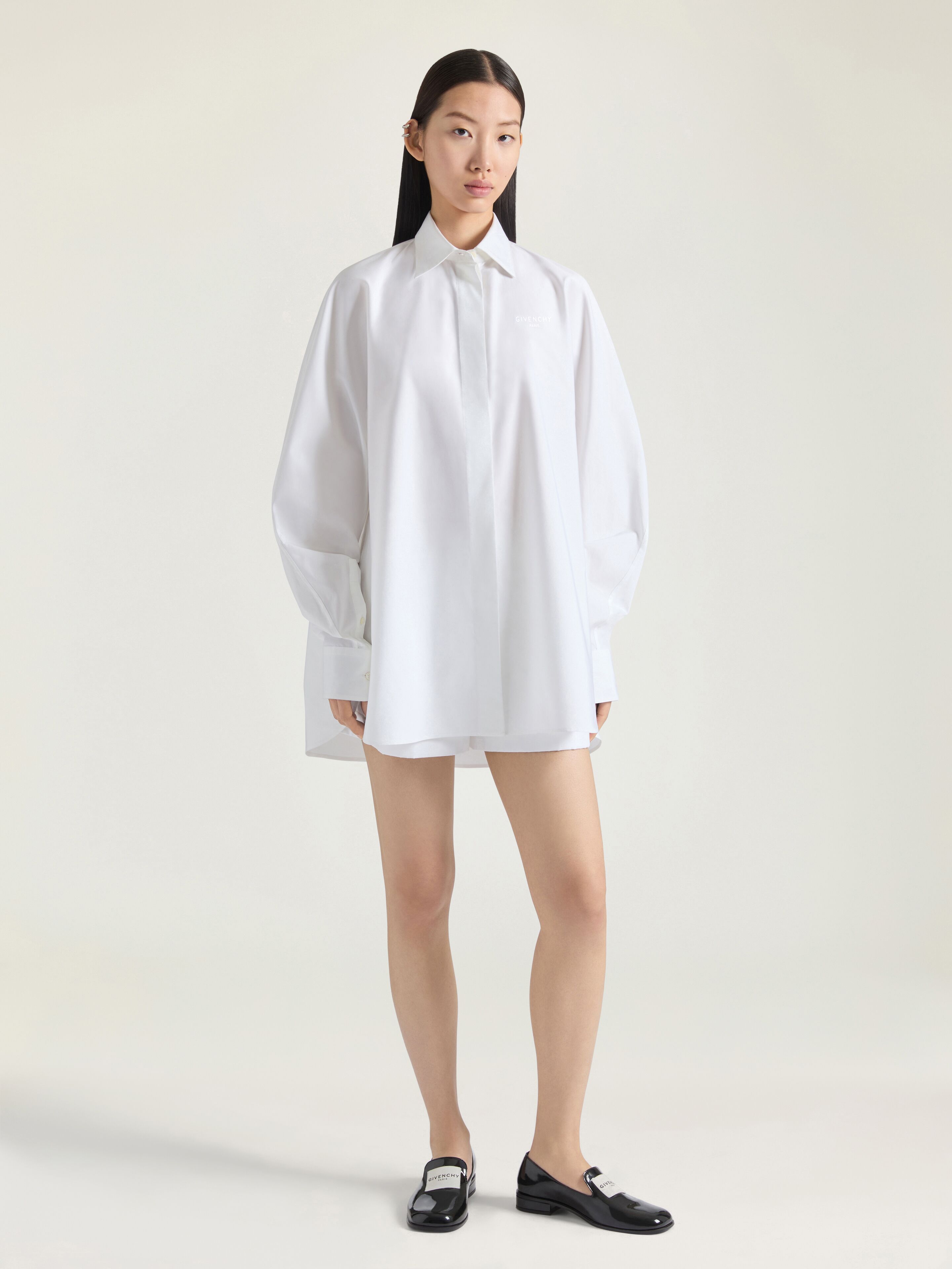 Tシャツ・カットソー GIVENCHY FW25 SHIRT (BW61EZ1634 100) Cocoon shirt in poplin with GIVENCHY embroidery | Givenchy