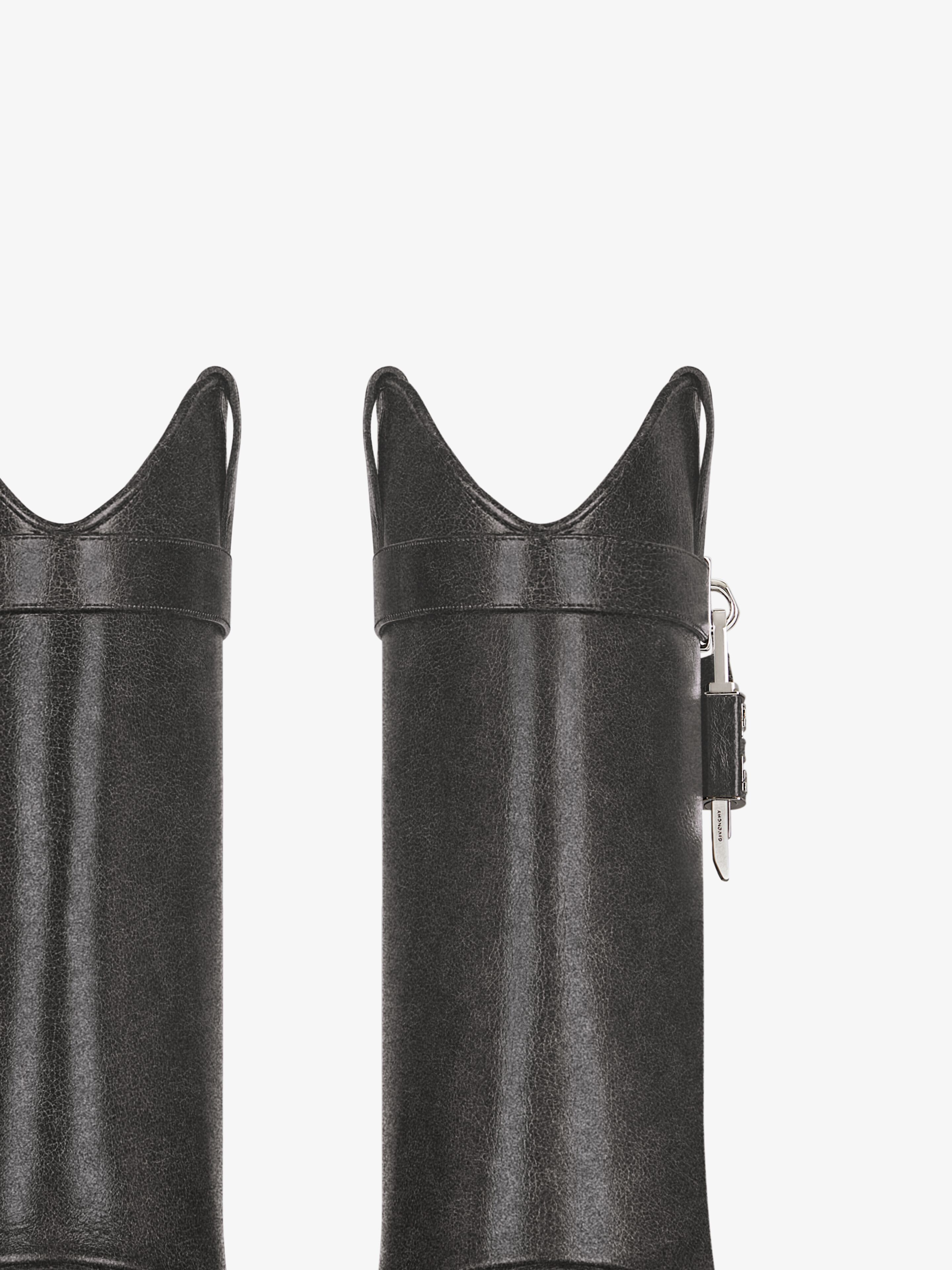 Shark Lock Cowboy ankle boots in aged leather in - black